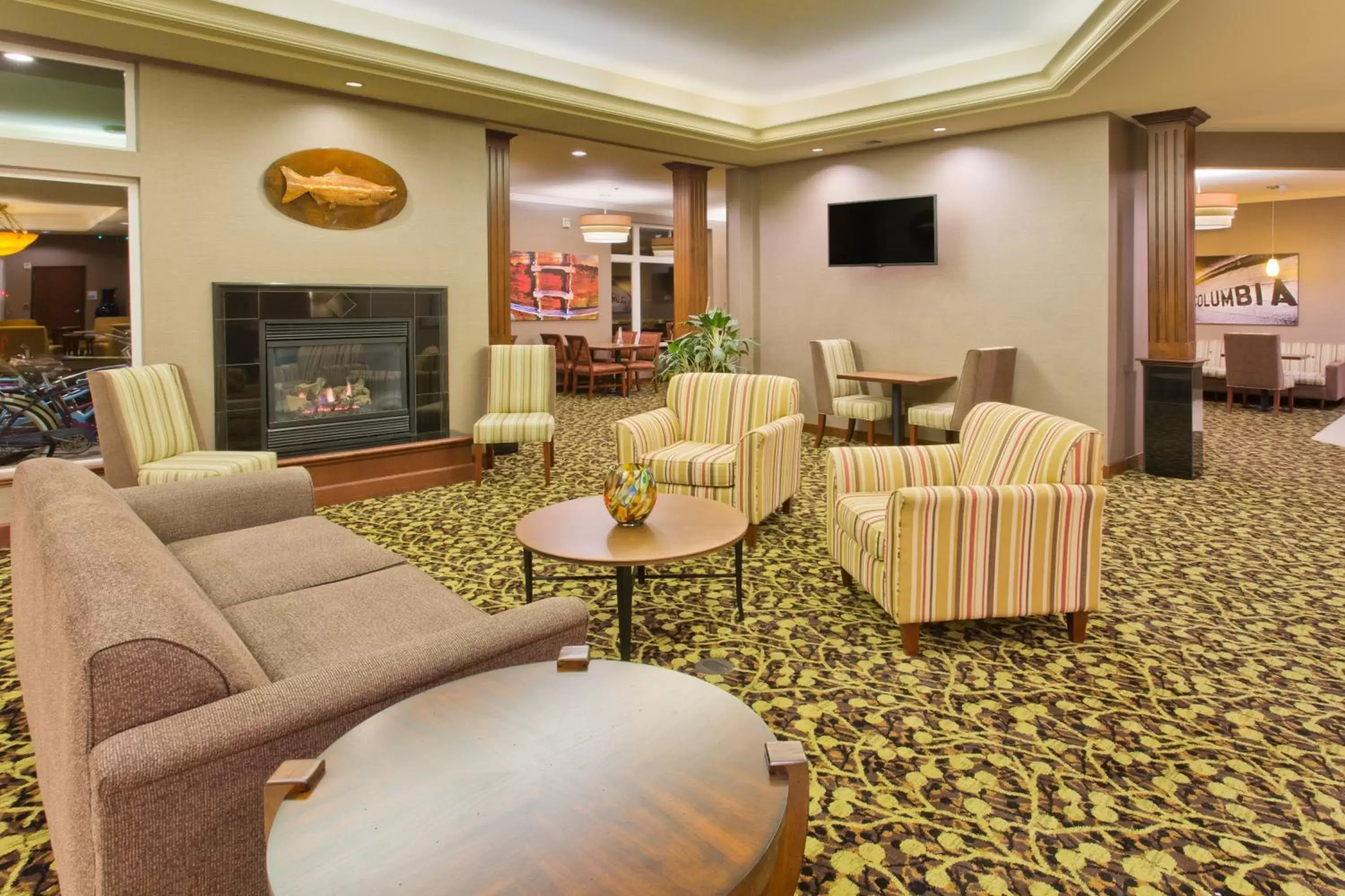 Property building, Seating Area in Holiday Inn Express Hotel & Suites Astoria, an IHG Hotel