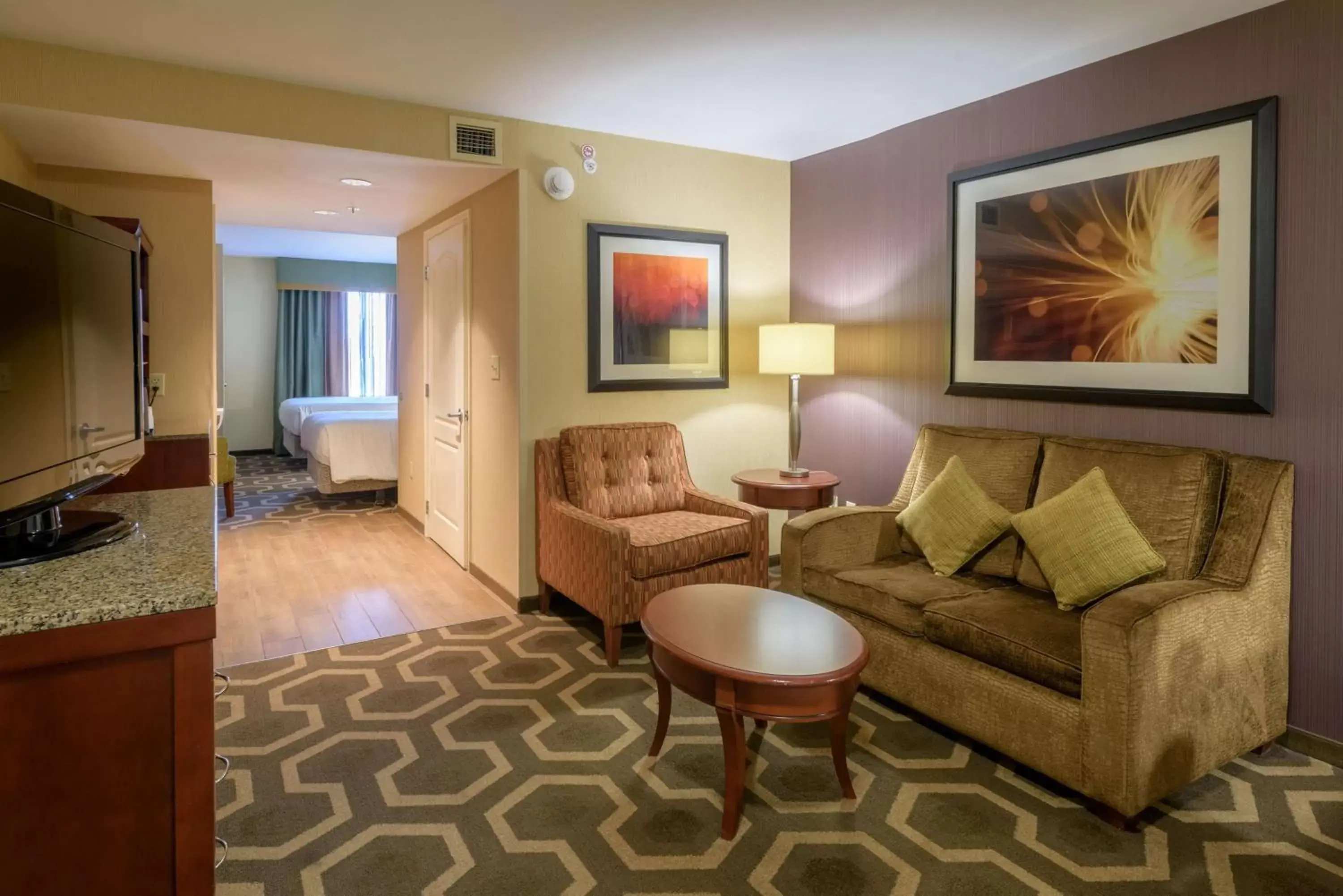 Bedroom, Seating Area in Hilton Garden Inn Kennett Square