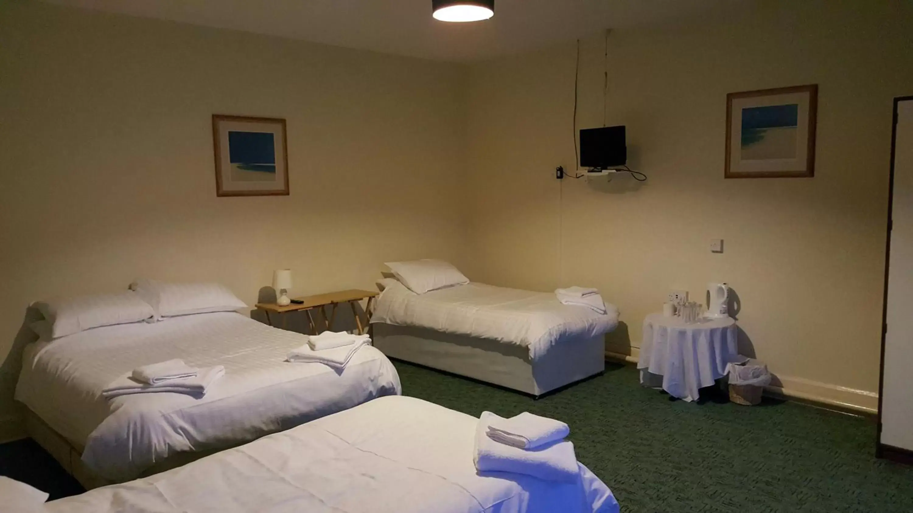 Photo of the whole room, Bed in Station Hotel