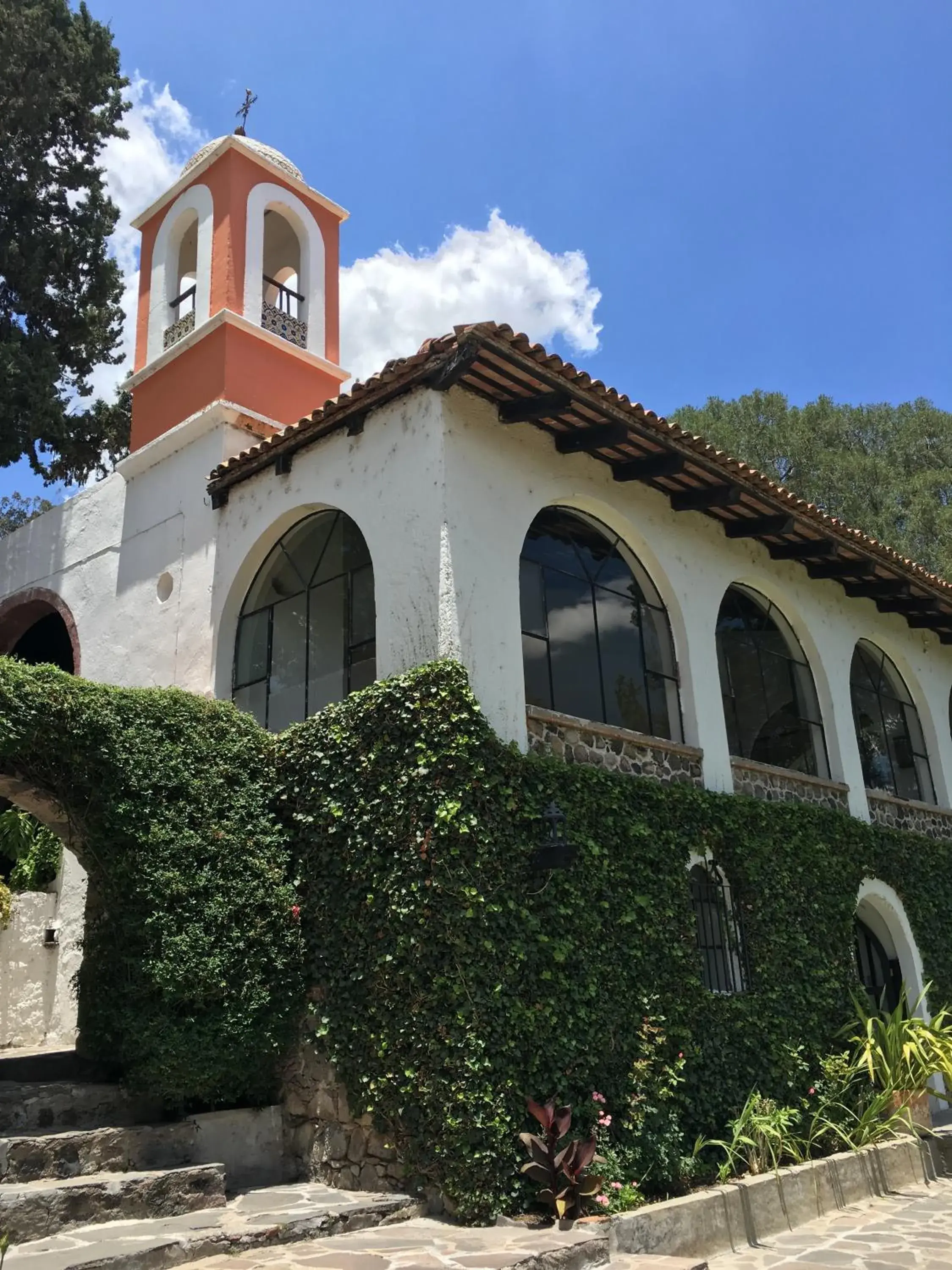 Facade/entrance, Garden in Rancho Hotel Atascadero