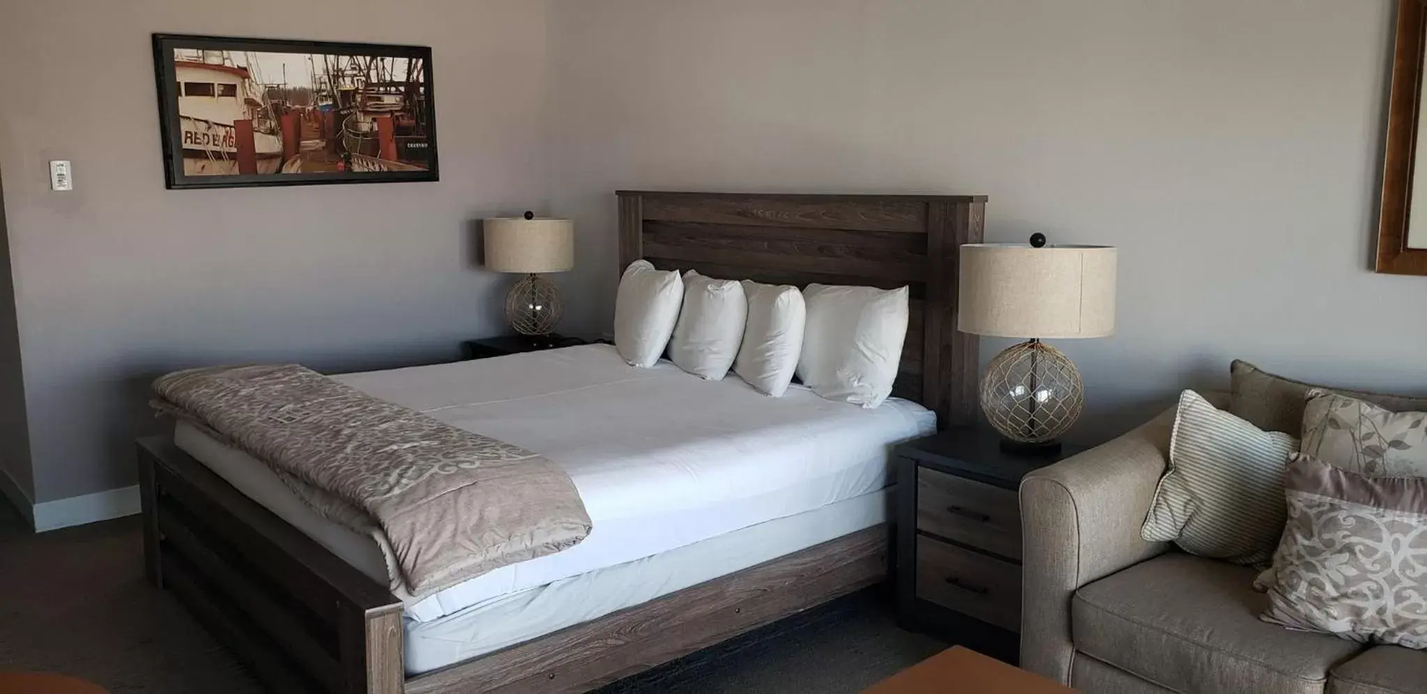 Bedroom, Bed in Astoria Riverwalk Inn