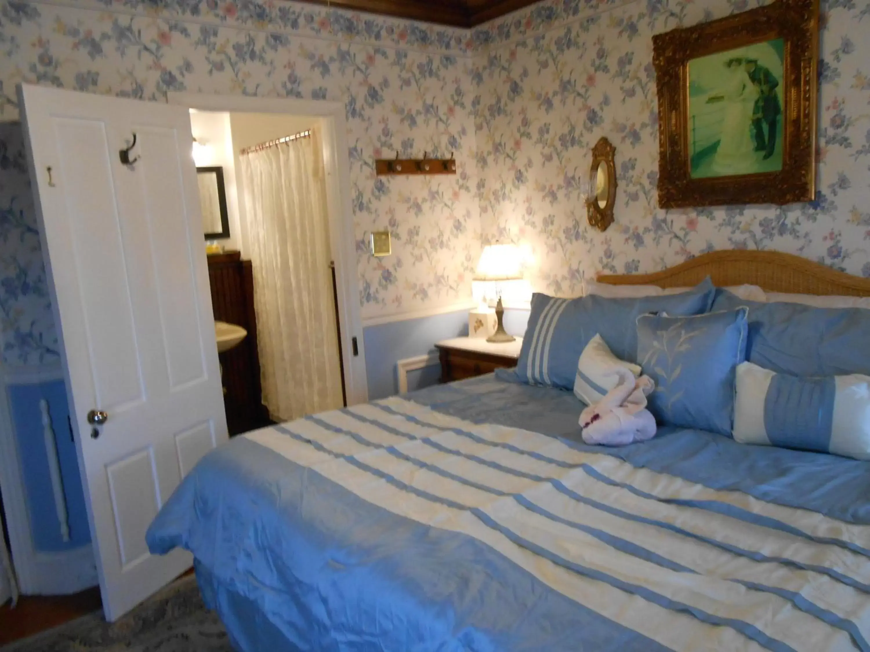 Photo of the whole room, Bed in Angel of the Sea Bed and Breakfast
