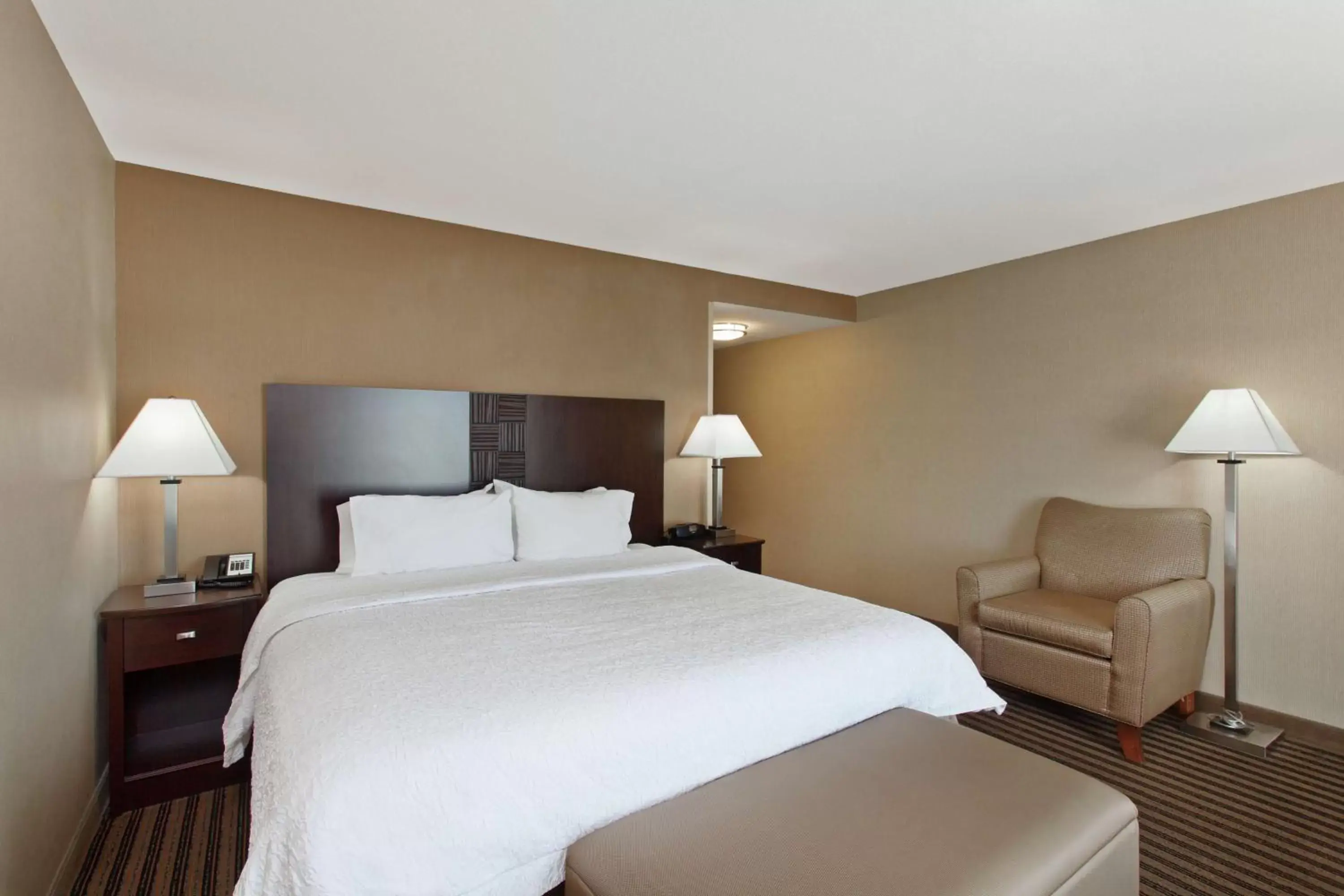 Bed in Hampton Inn & Suites Fresno - Northwest