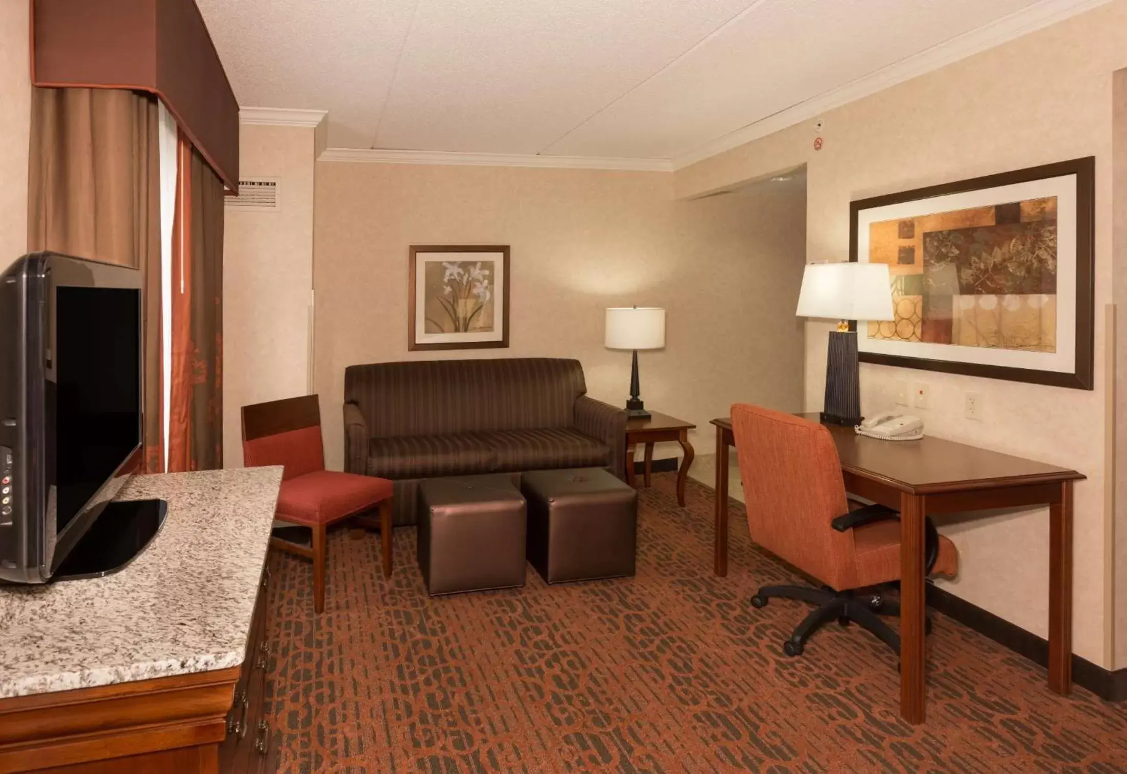 Living room, Seating Area in Hampton Inn & Suites Cleveland-Beachwood