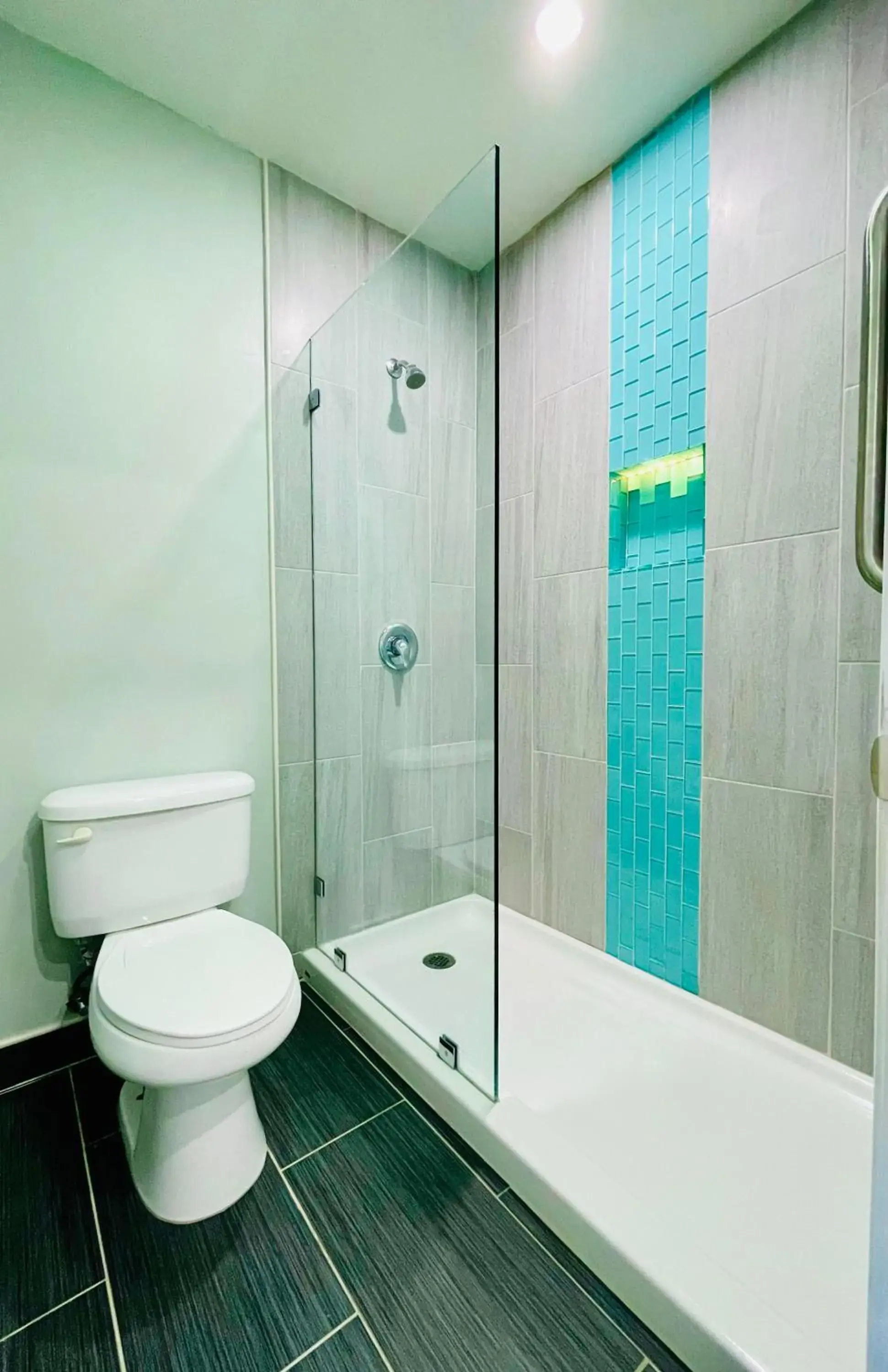 Toilet, Bathroom in Hotel Villa Serena