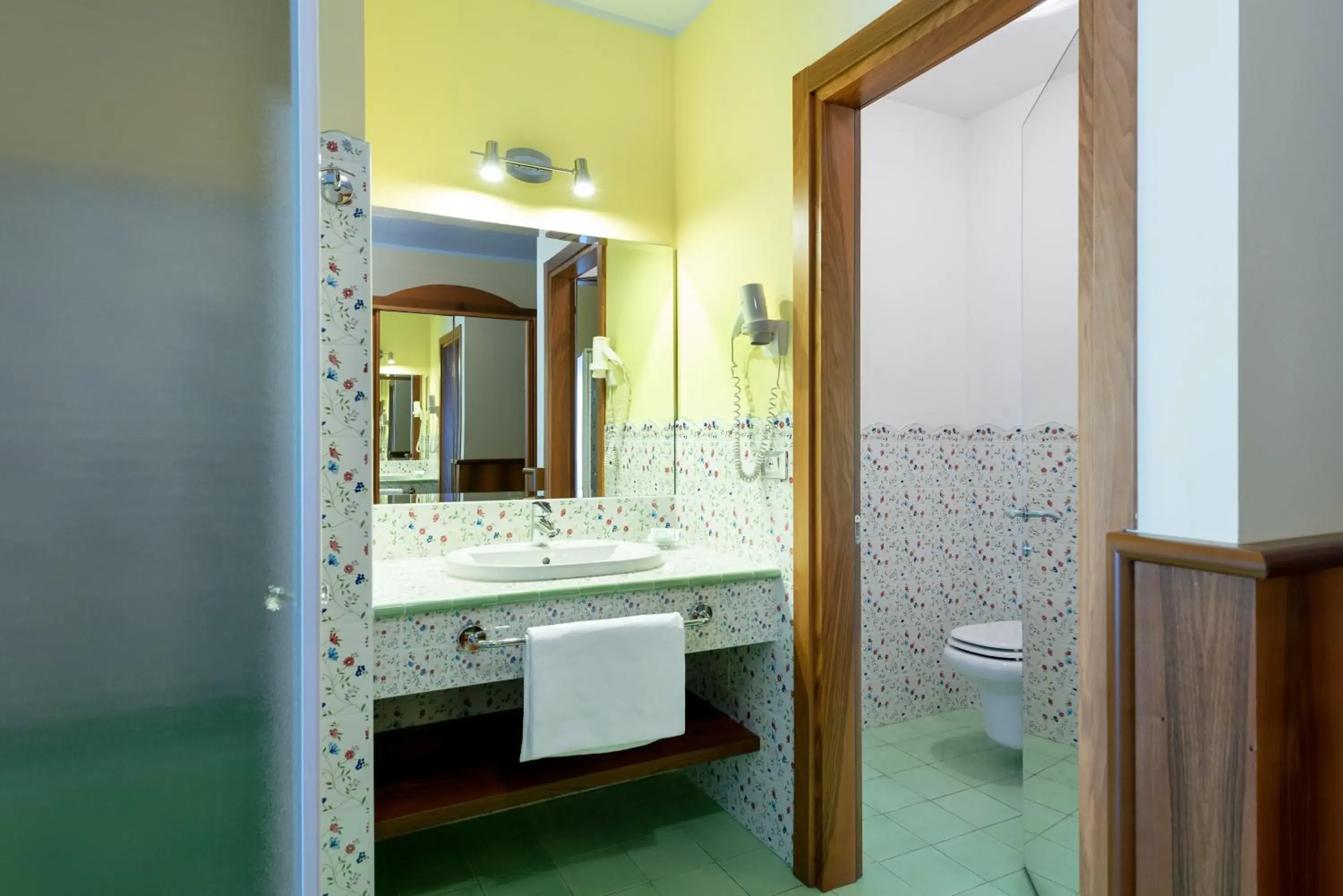 Toilet, Bathroom in Hotel Internazionale