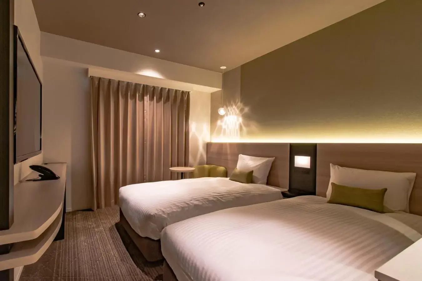 Bedroom, Bed in Daiwa Roynet Hotel Osaka Sakaisuji Honmachi PREMIER