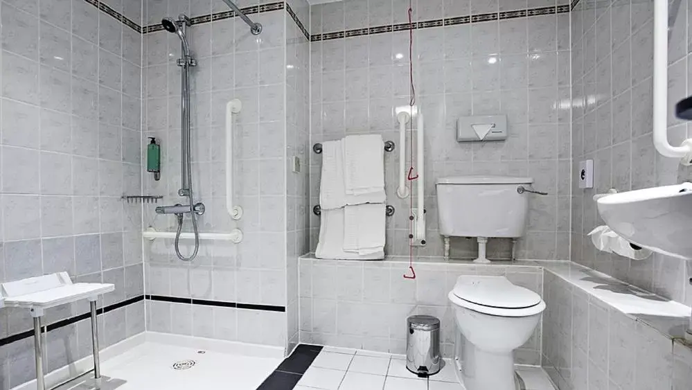 Bathroom in Holiday Inn Express Liverpool-Albert Dock, an IHG Hotel