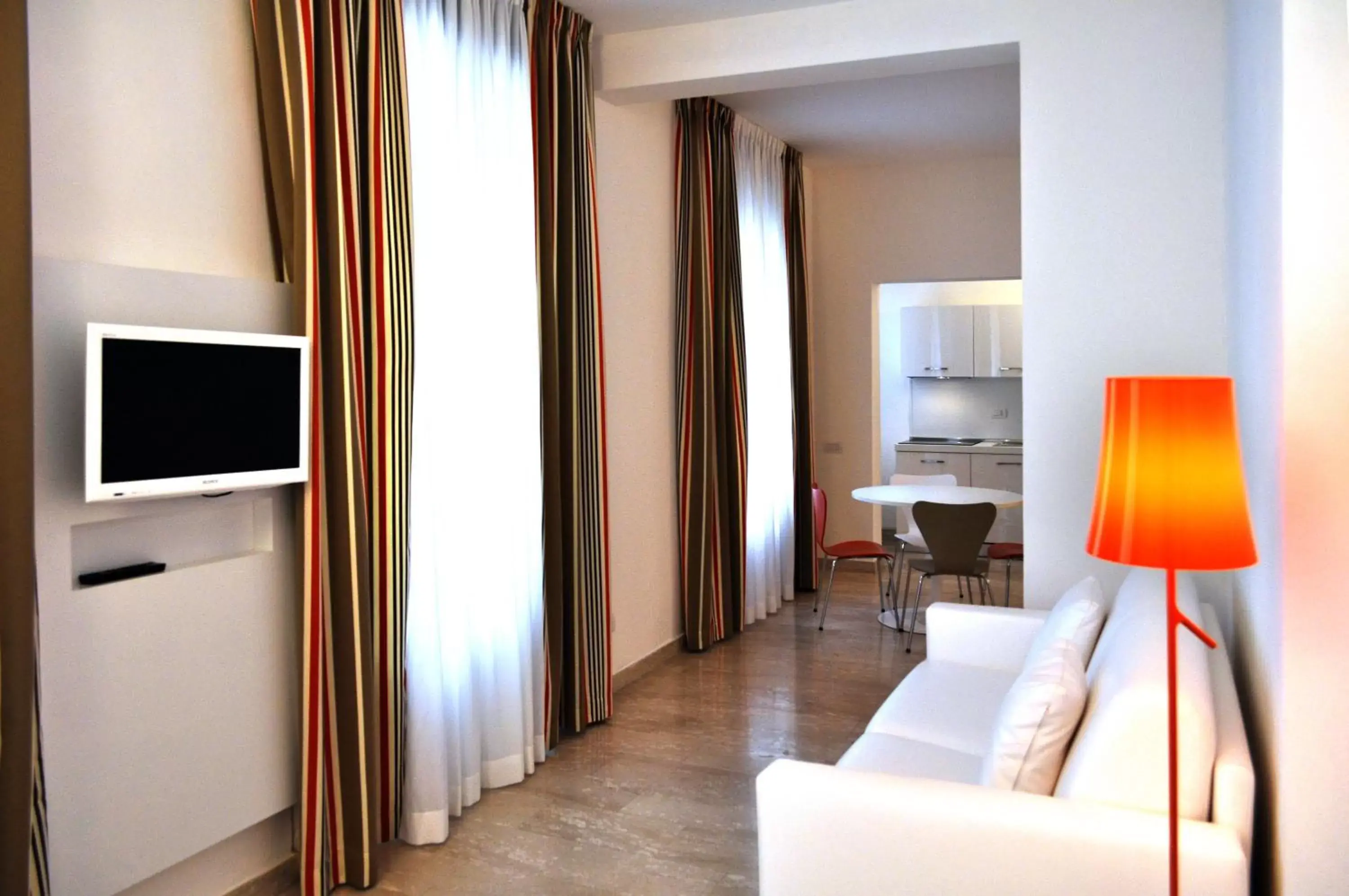 Kitchen or kitchenette, TV/Entertainment Center in BB Hotels Aparthotel Bocconi