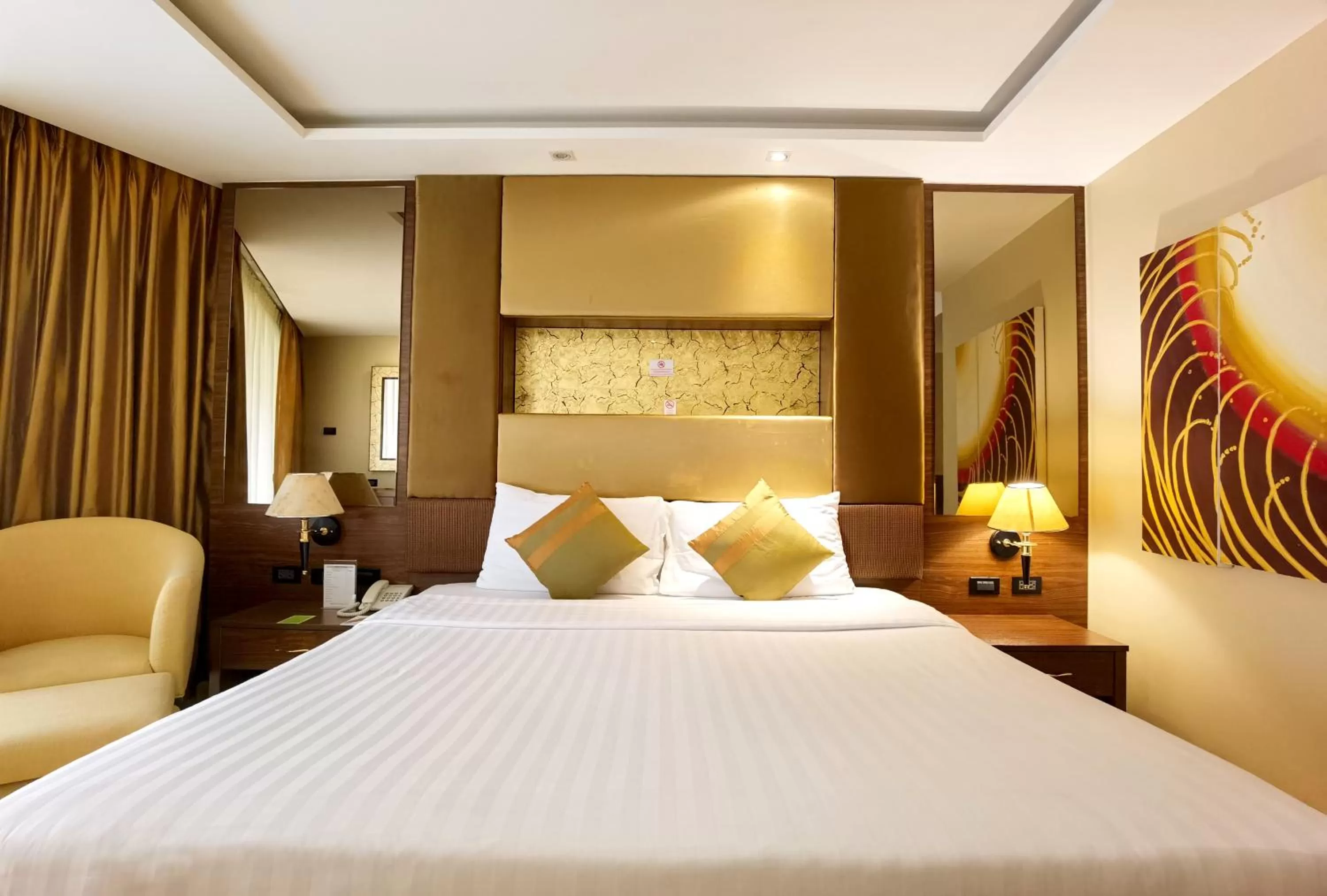 Bedroom, Bed in Nova Gold Hotel Pattaya