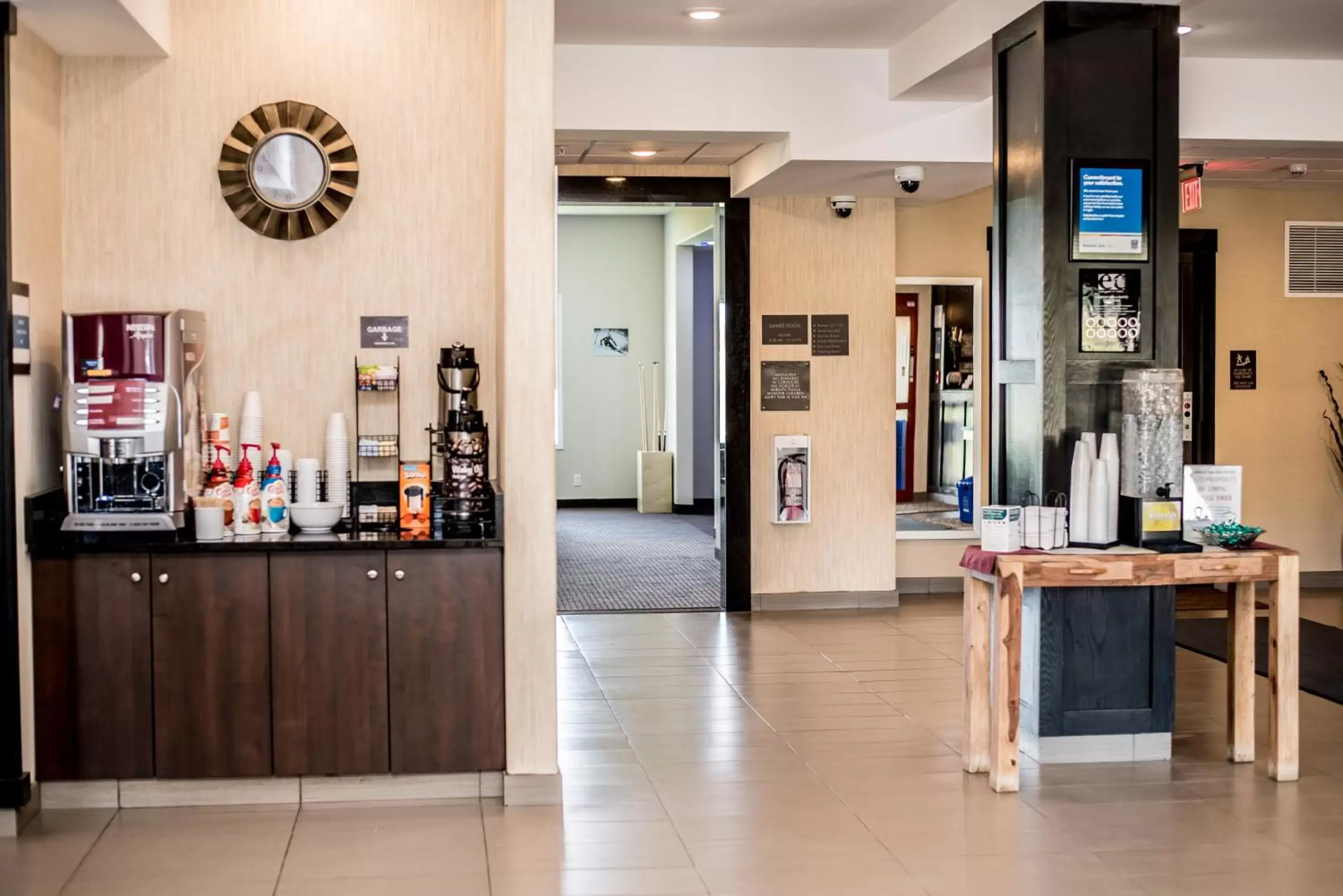 Coffee/tea facilities, Lobby/Reception in Comfort Inn & Suites