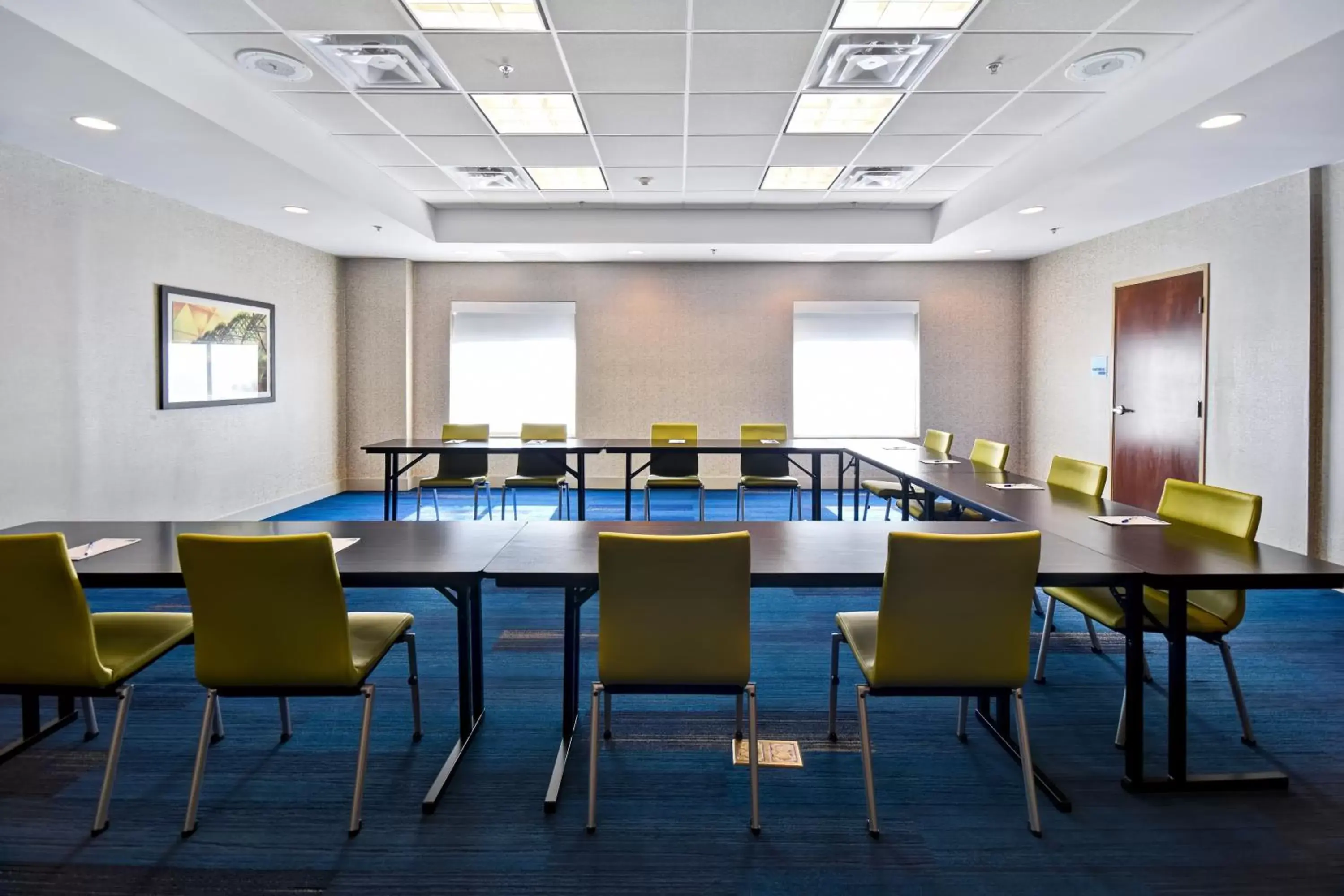 Meeting/conference room in Holiday Inn Express & Suites Schererville, an IHG Hotel