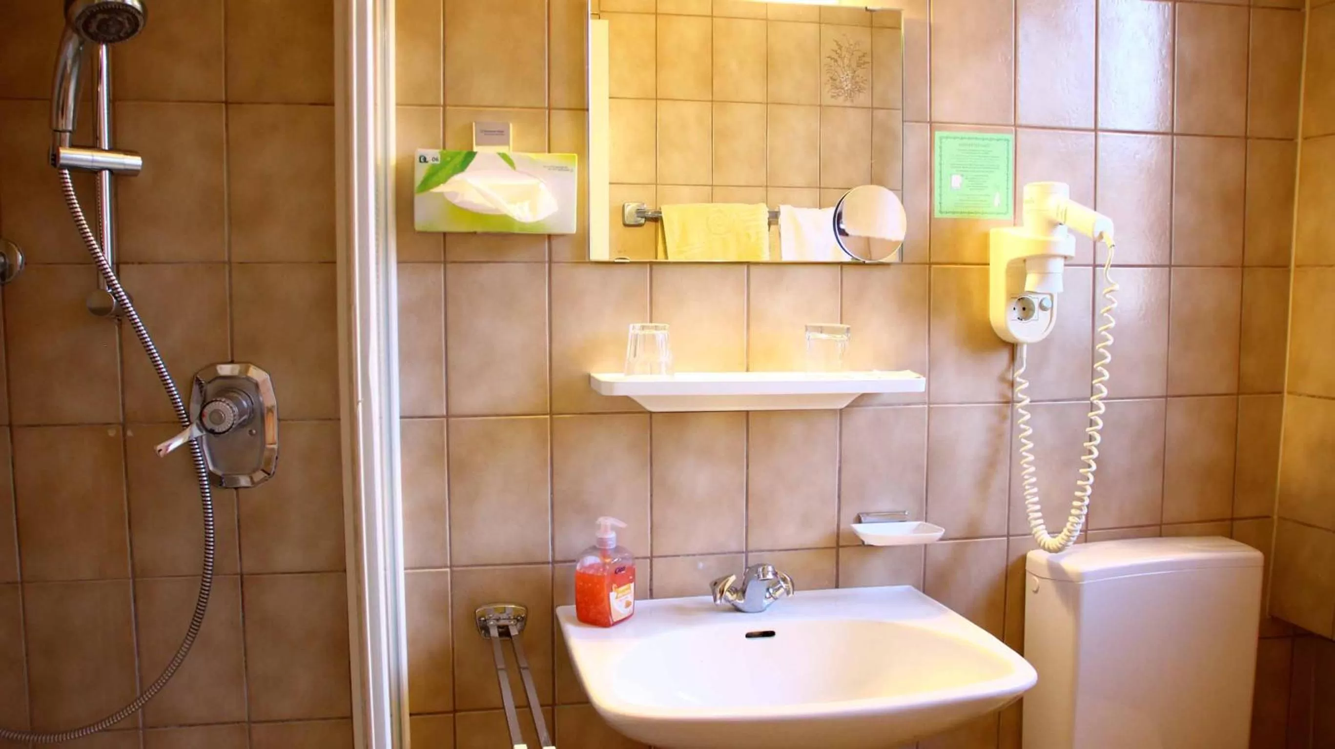 Bathroom in Hotel Gasthof Zum weissen Lamm