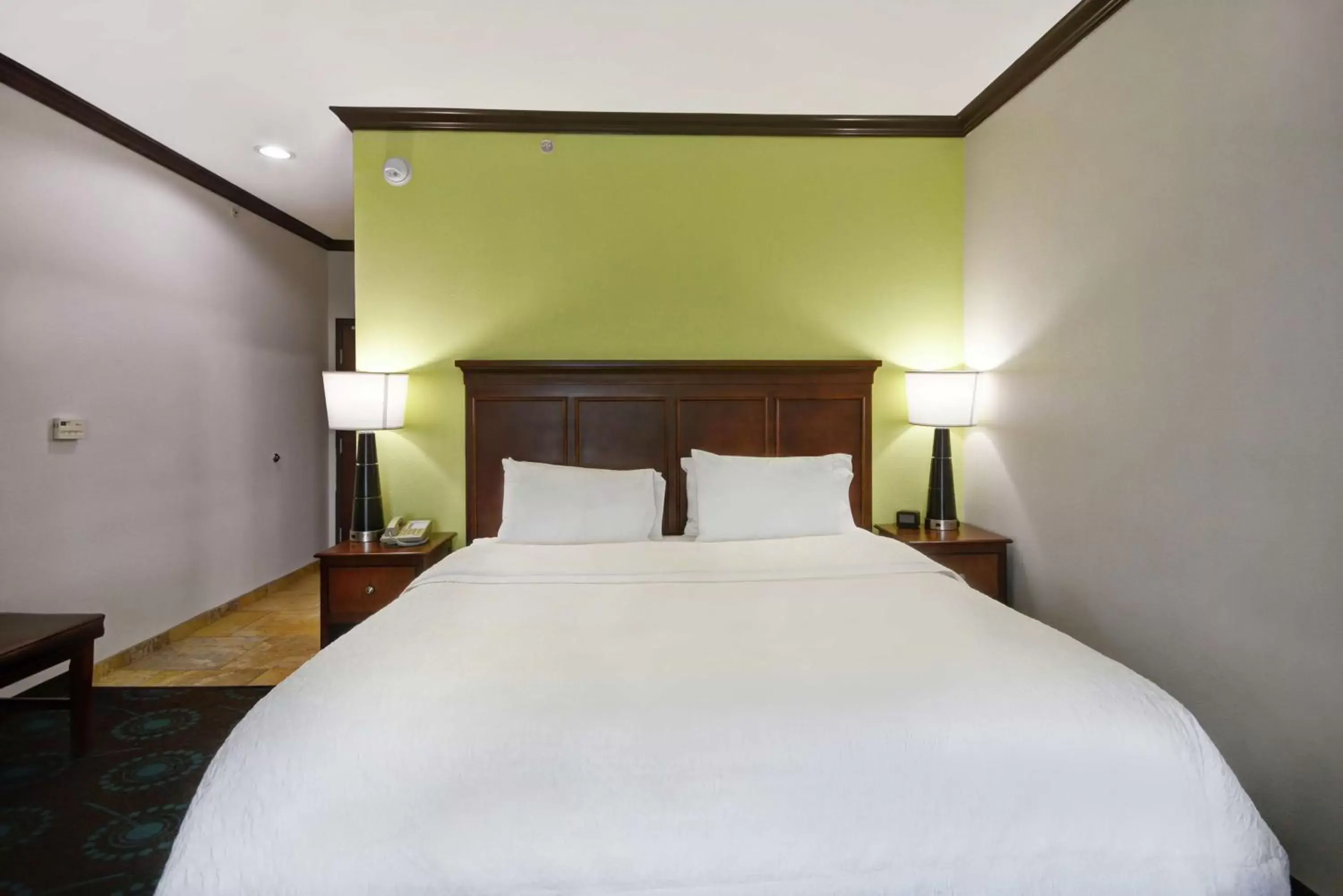 Bed in Hampton Inn & Suites San Antonio/Northeast I-35