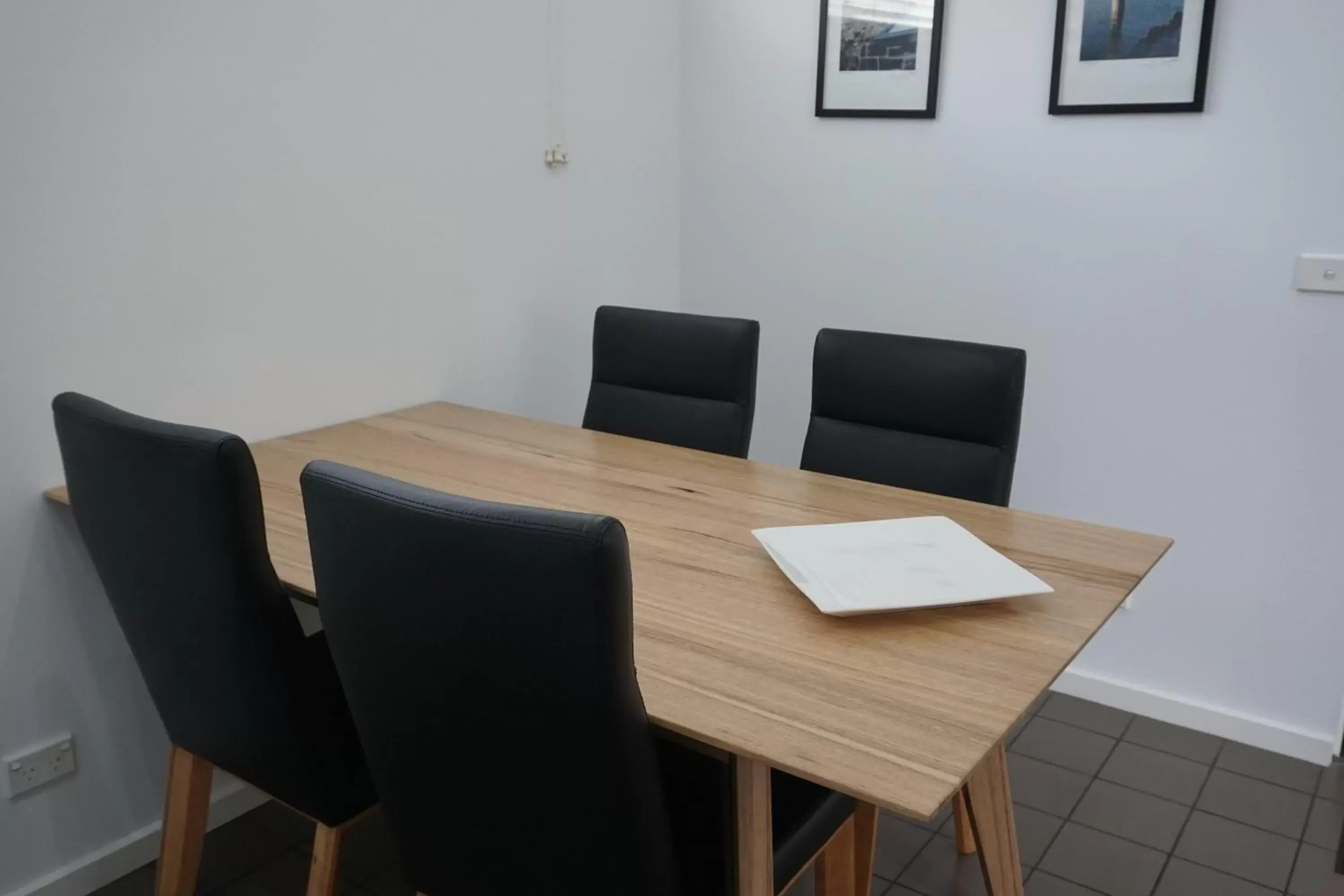 Dining Area in Ashmont Motel and Apartments