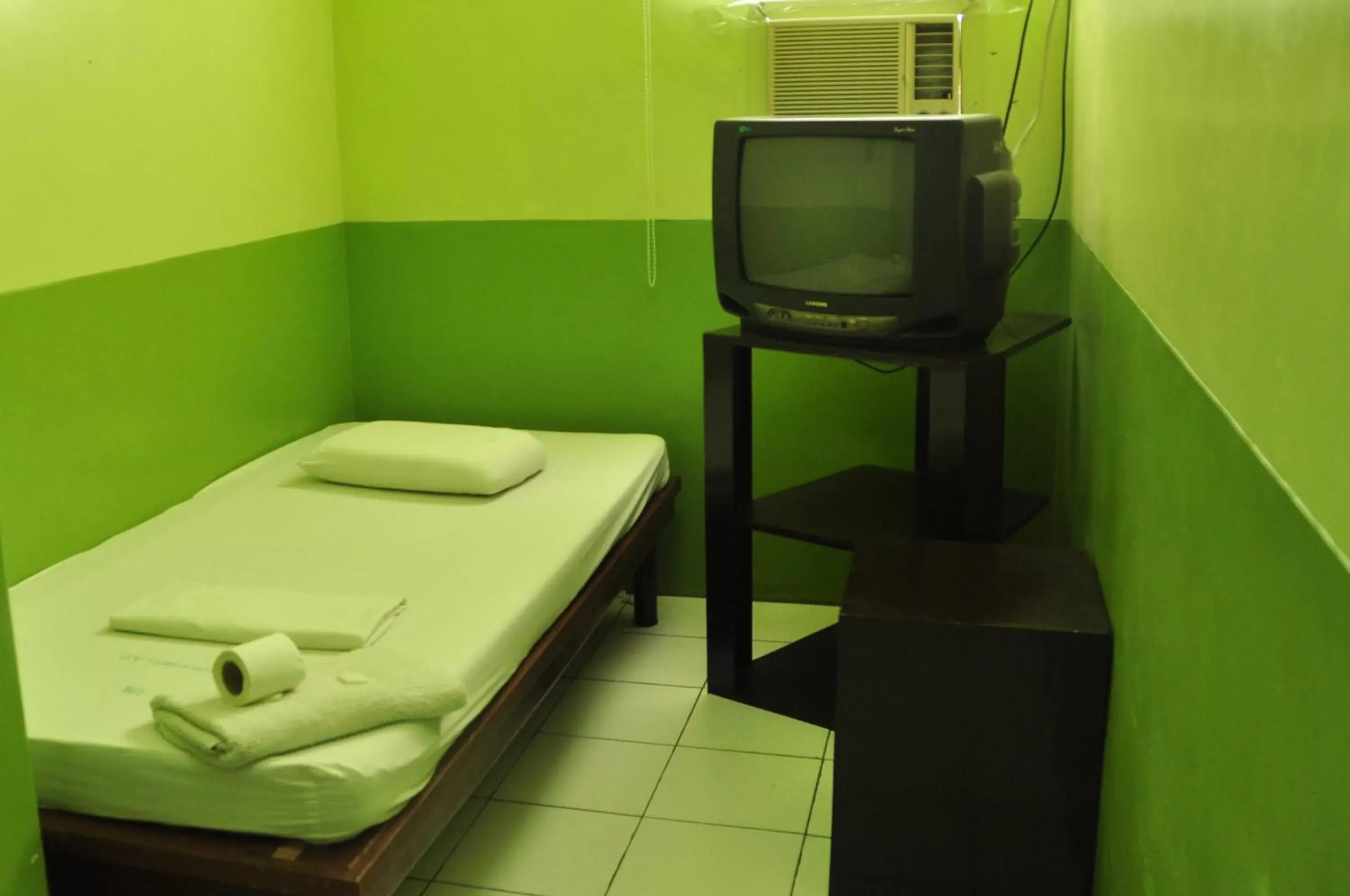 Bed, TV/Entertainment Center in GV Hotel - Lapu-Lapu City