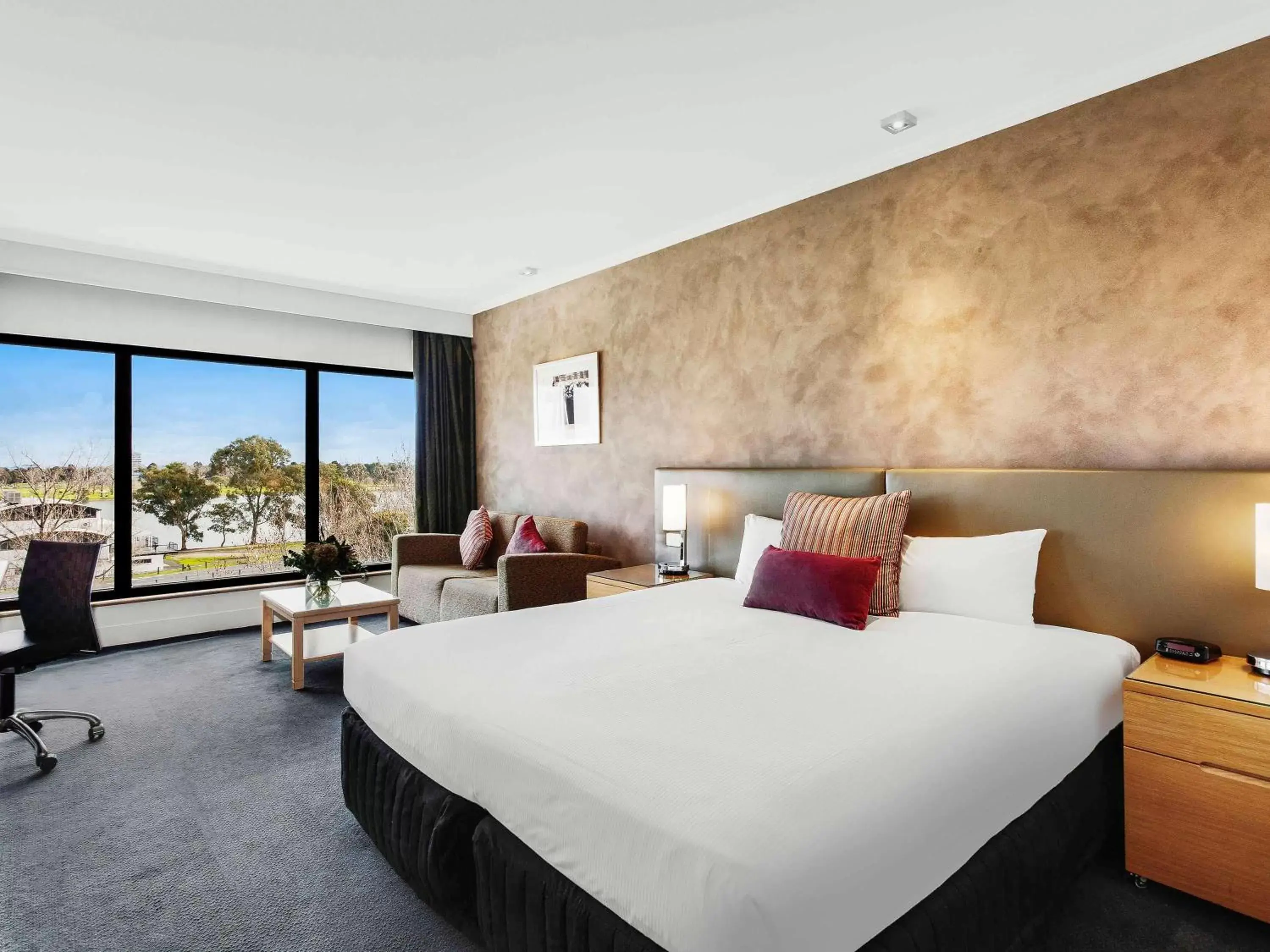 Photo of the whole room, Bed in Mercure Melbourne Albert Park