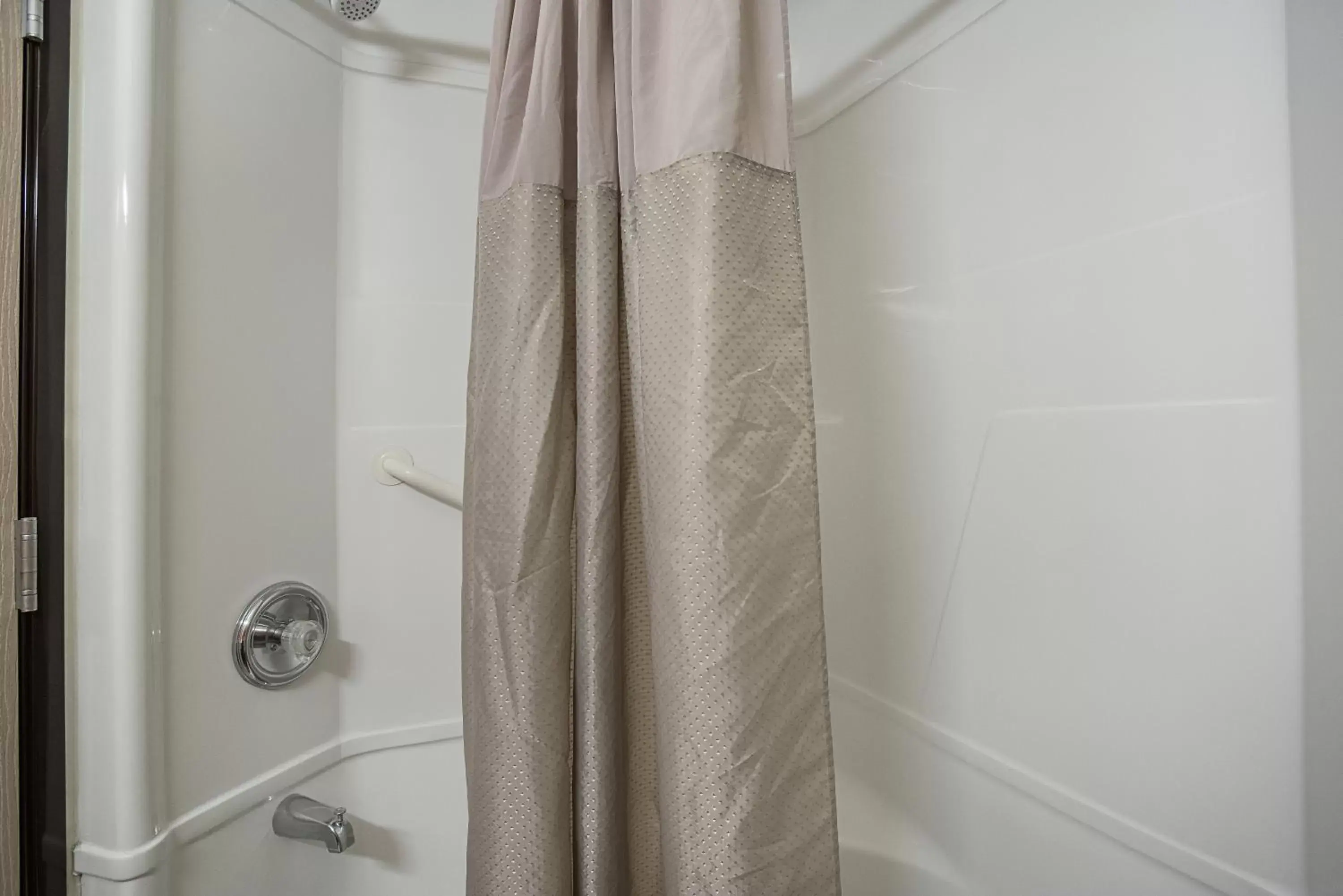 Shower, Bathroom in Motel 6-Lake Havasu, AZ - Lakeside