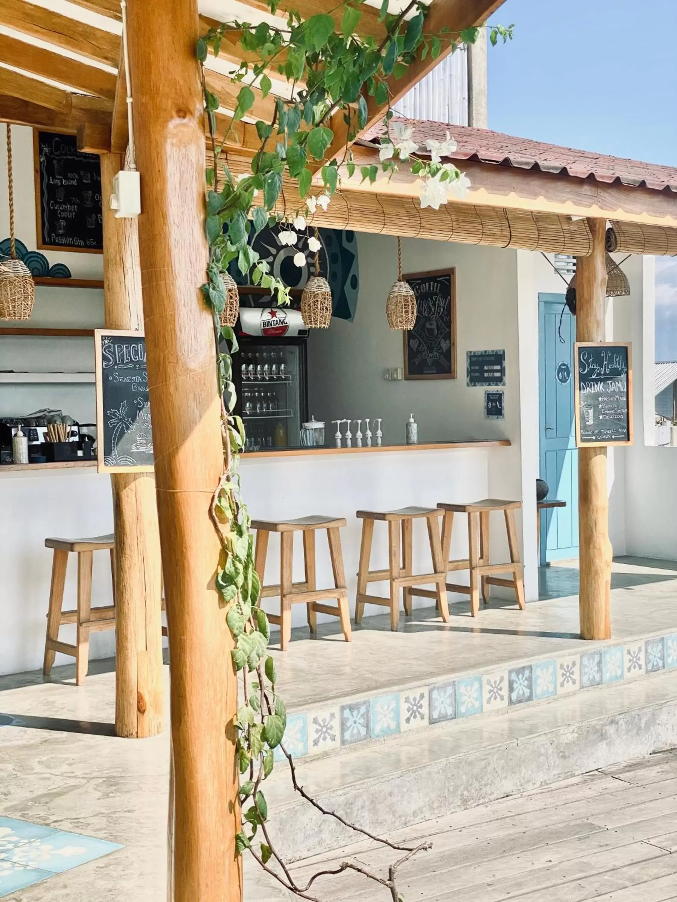 Lounge or bar in Seaesta Komodo Hostel & Hotel