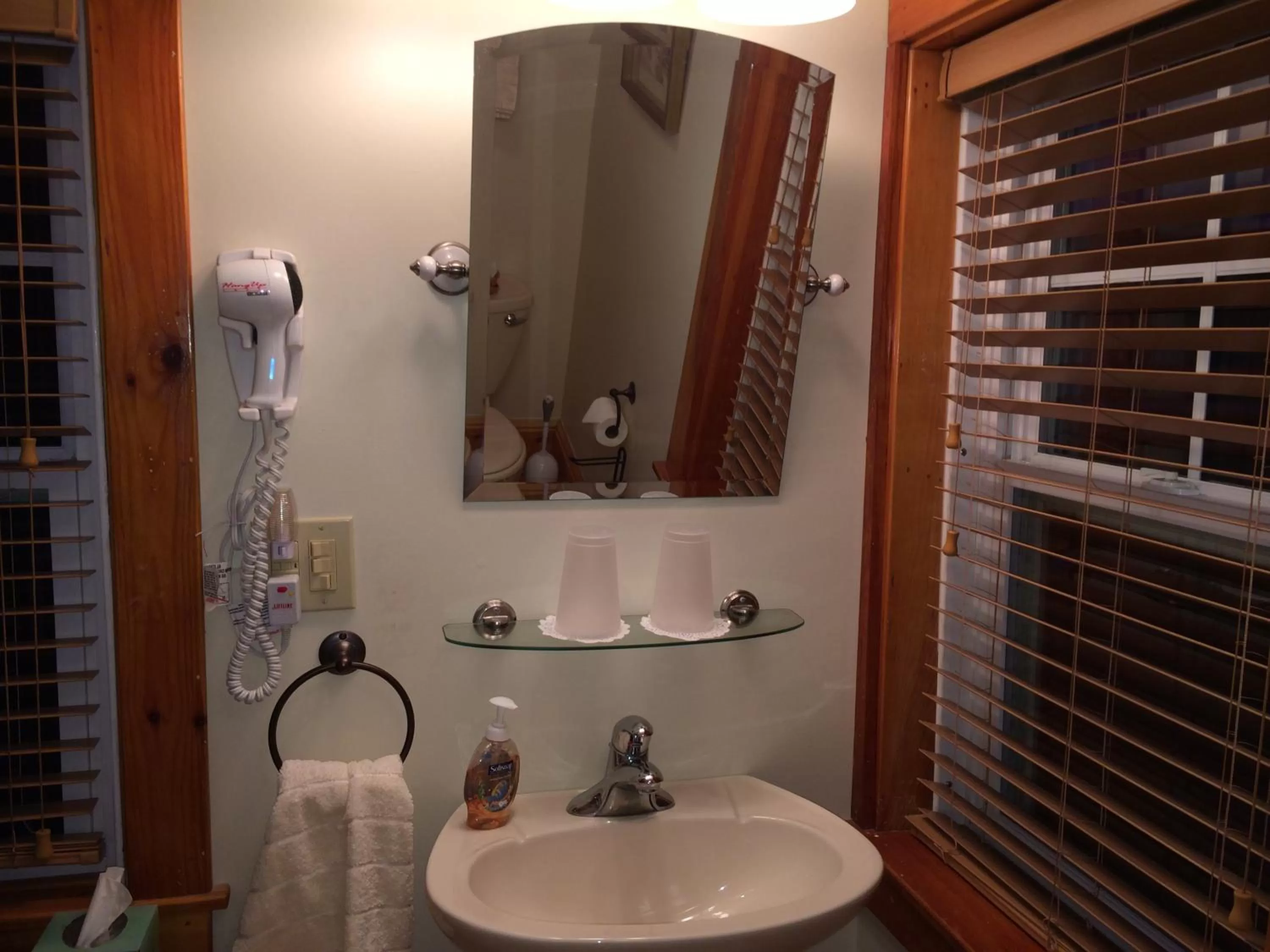 Bathroom in Beach Cottage Inn