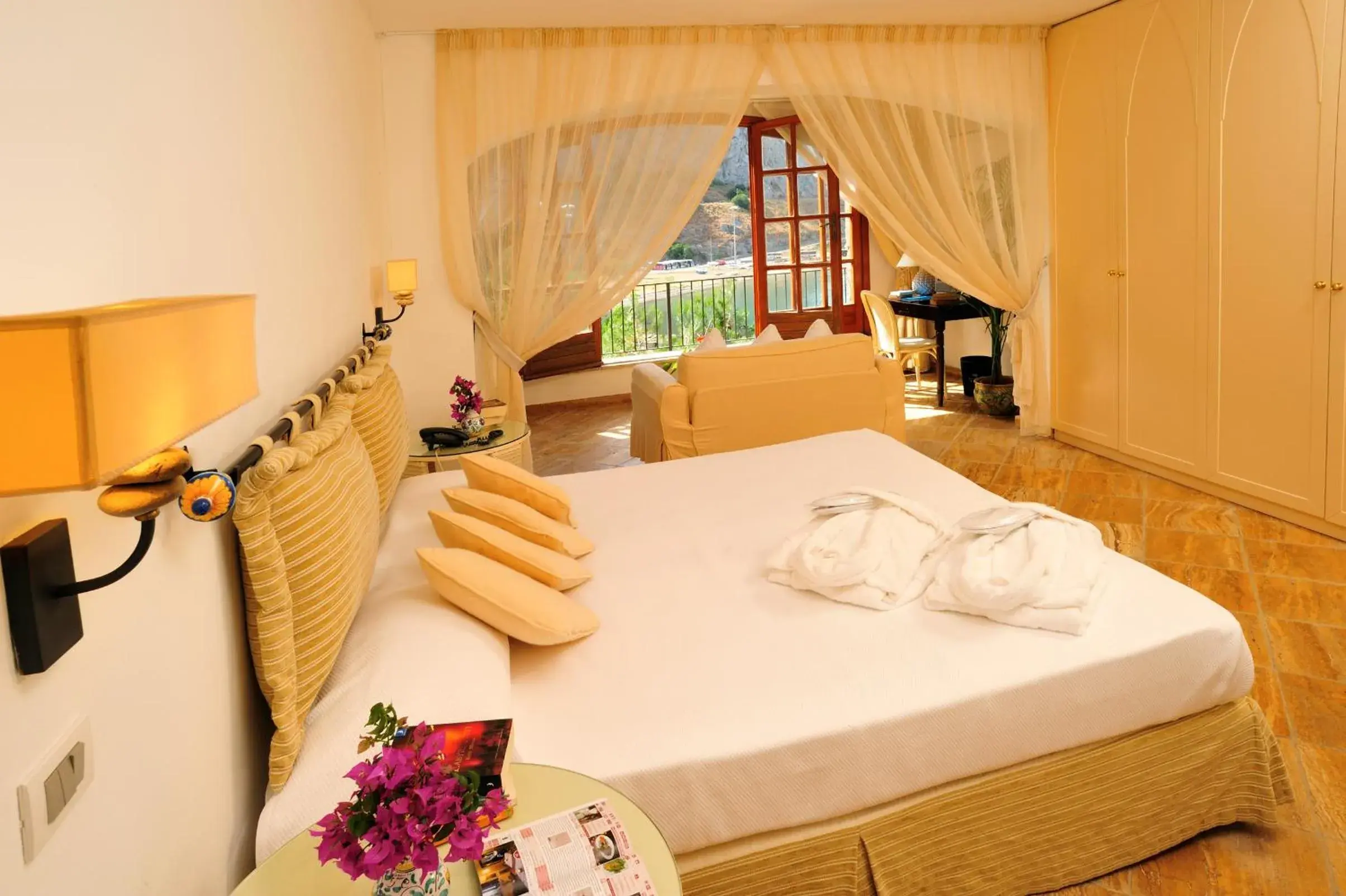 Photo of the whole room, Bed in Le Calette Garden & Bay