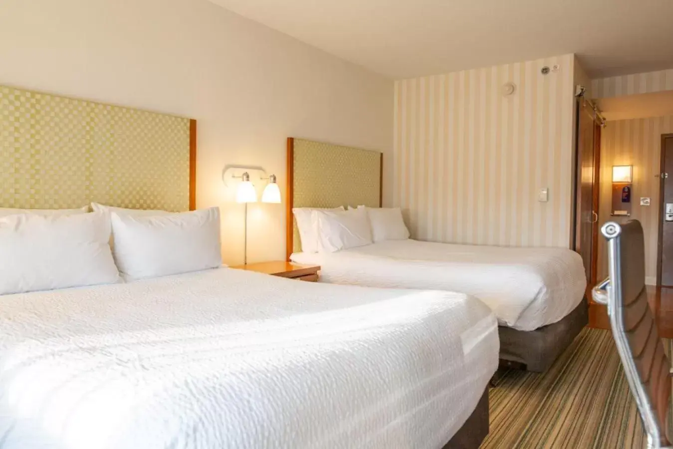 Standard Queen Room with Two Queen Beds - Communications Accessible in Holiday Inn Express Columbus Airport Easton Standard Queen Room with Two Queen Beds - Communications Accessible in Holiday Inn Express Columbus Airport Easton