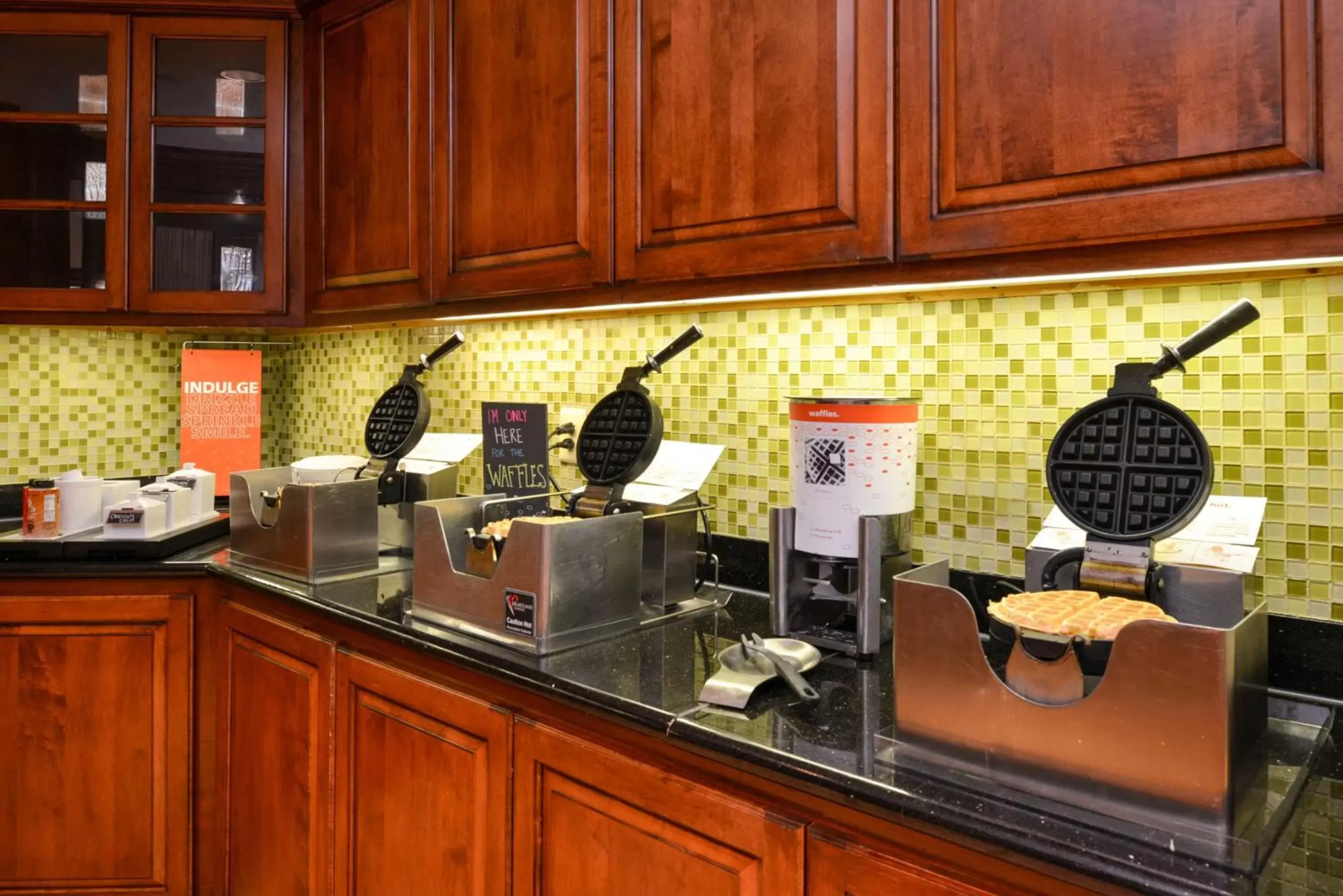 Breakfast, Kitchen/Kitchenette in Hampton Inn and Suites Fredericksburg South