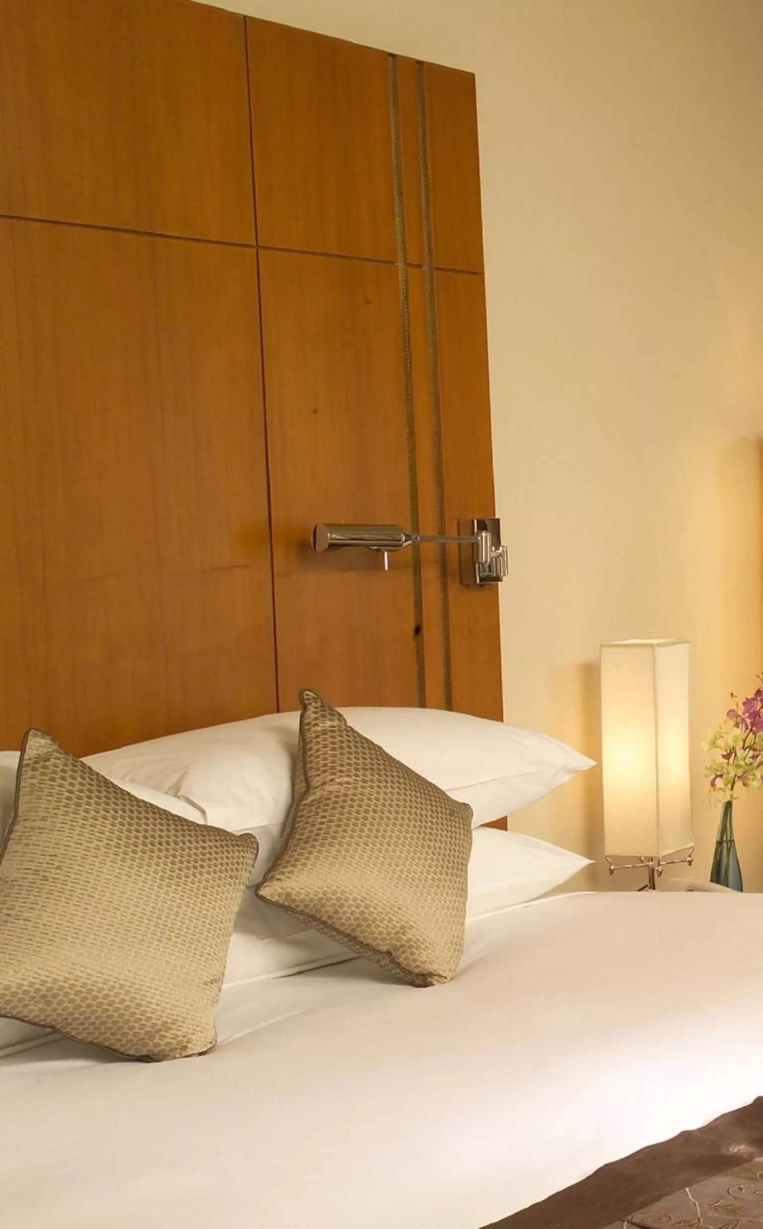 Bed in Radisson Blu Dhaka Water Garden