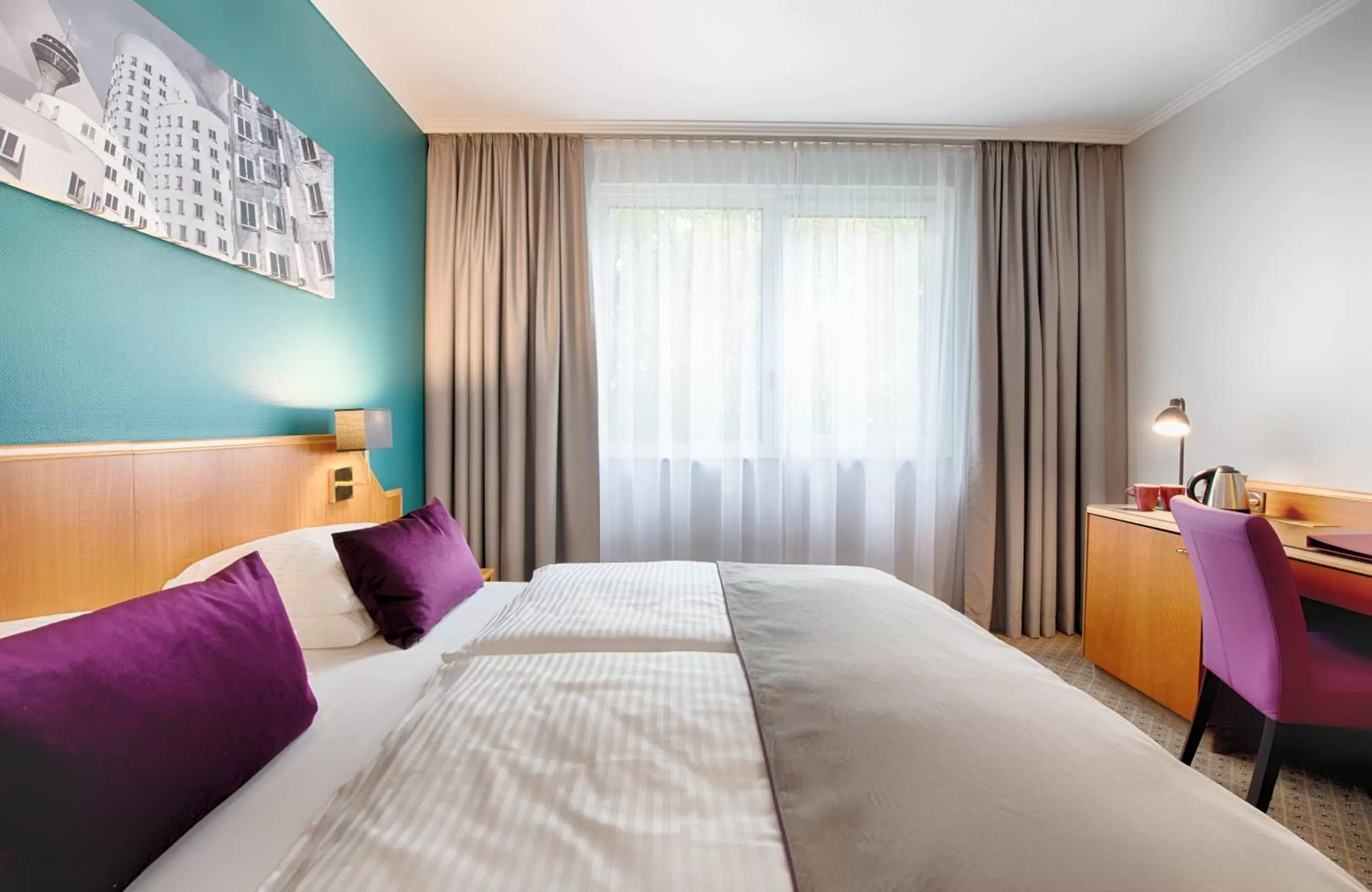 Photo of the whole room, Bed in Leonardo Hotel Düsseldorf City Center