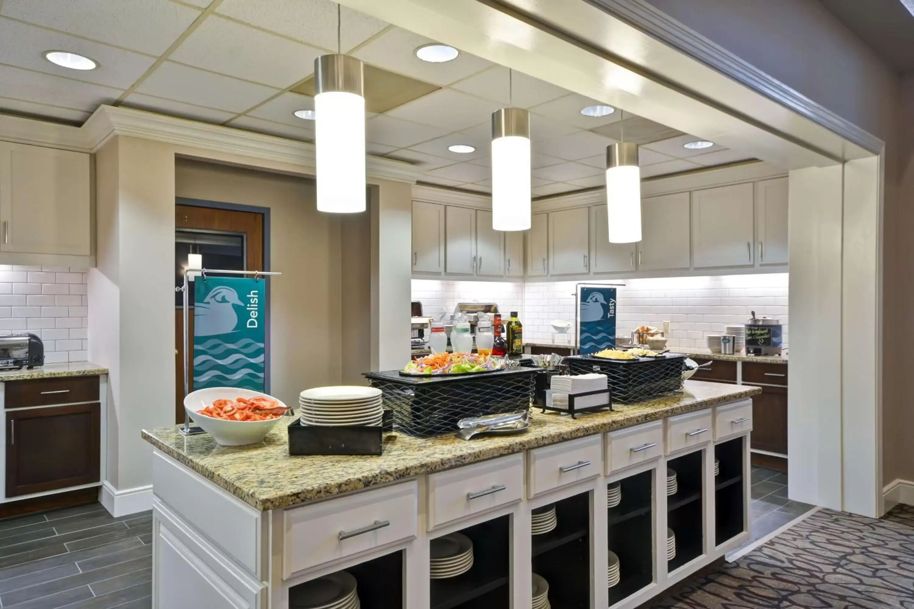 Dining area, Kitchen/Kitchenette in Homewood Suites Hillsboro Beaverton