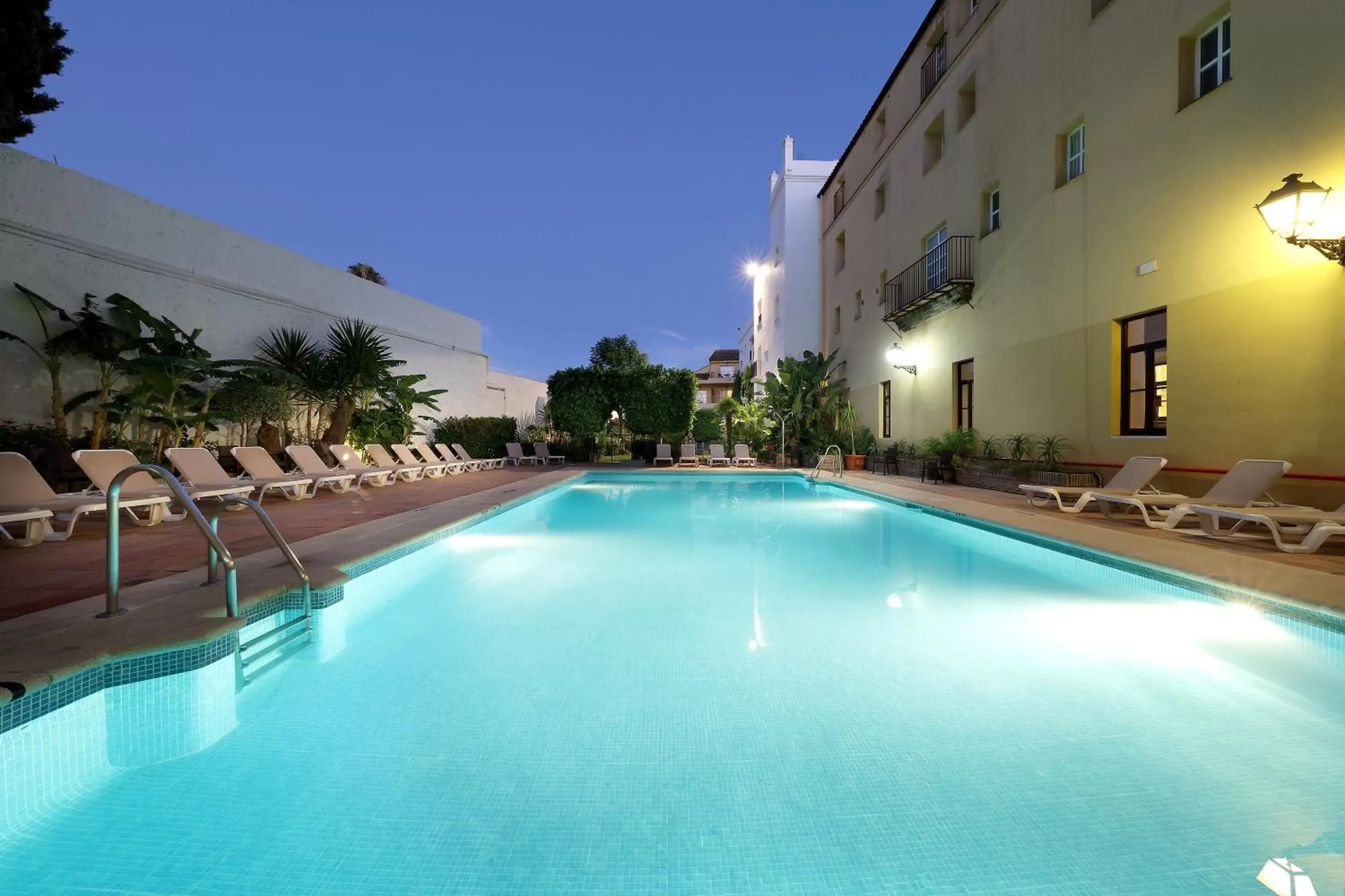 Swimming pool, Property Building in Crisol Monasterio de San Miguel