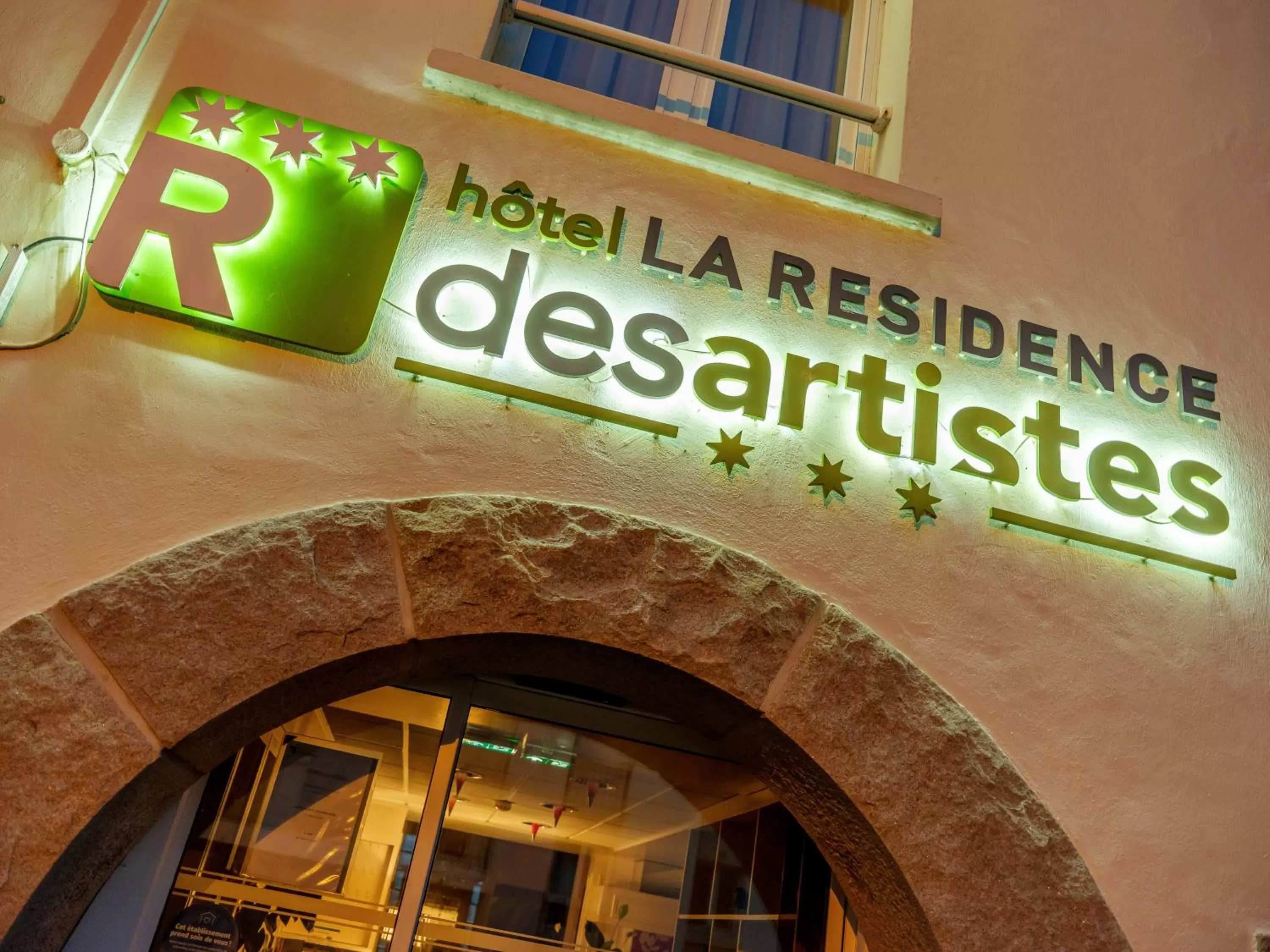 Property logo or sign in Hôtel La Résidence des Artistes