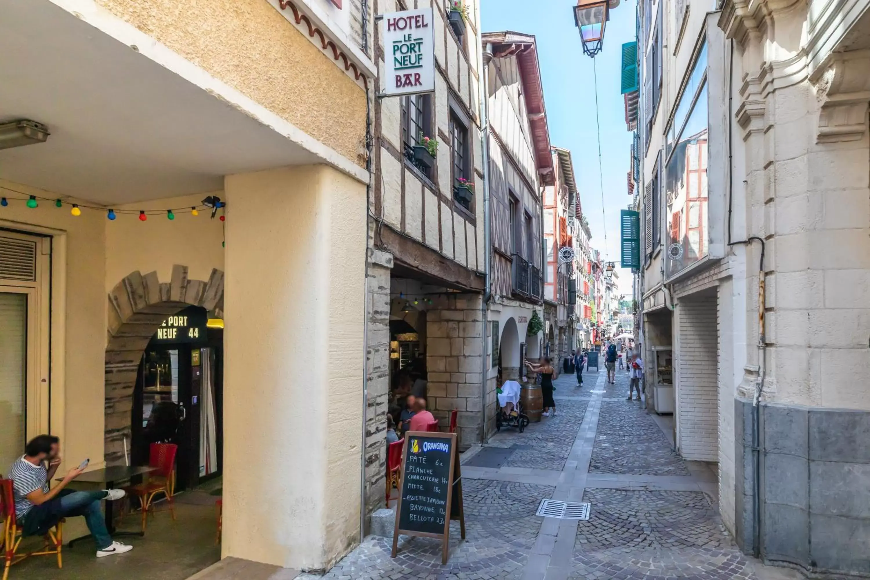 Neighbourhood in Hotel Le Port Neuf