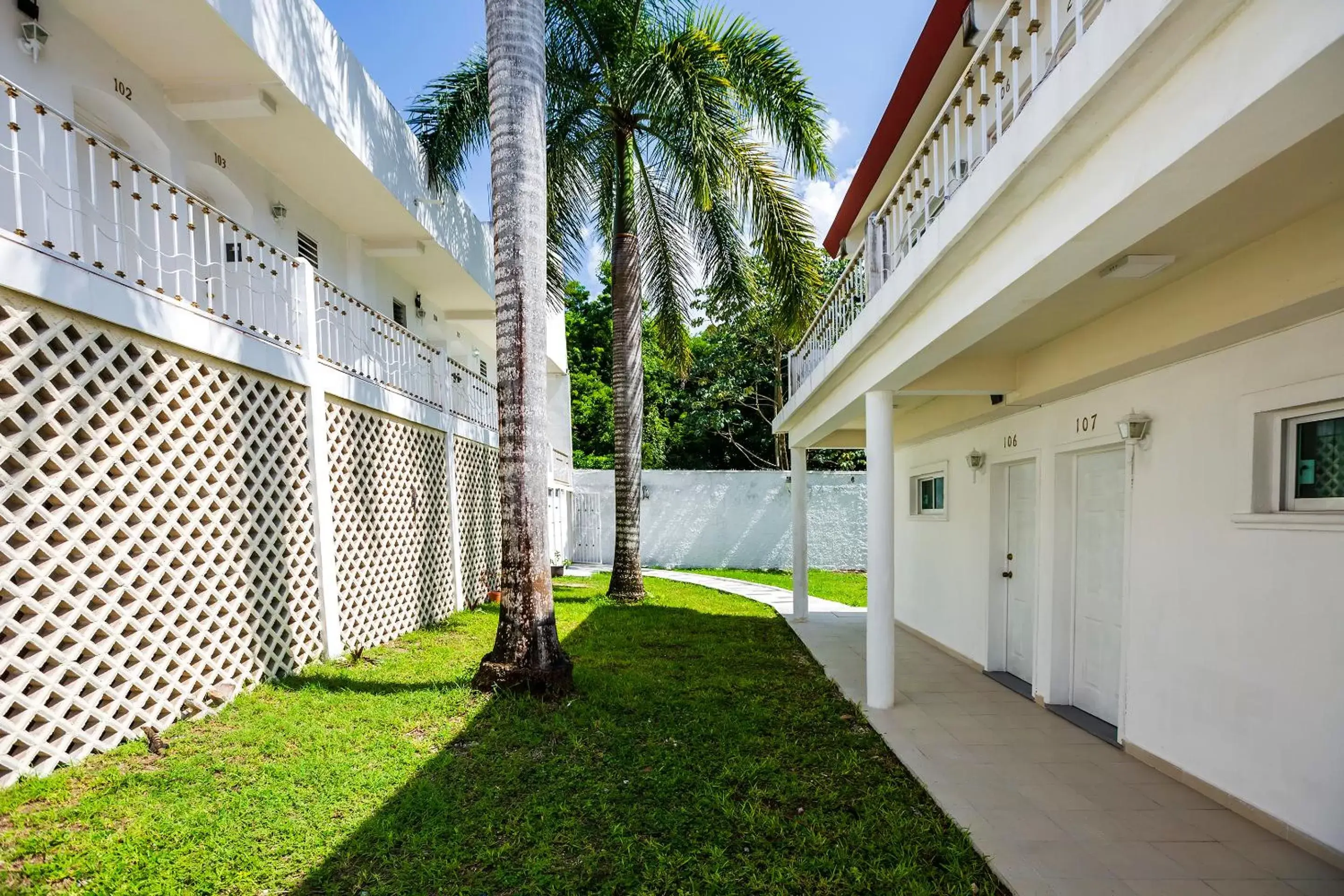 Garden in OYO Hotel Dos Mundos,Aeropuerto Internacional de Cozumel