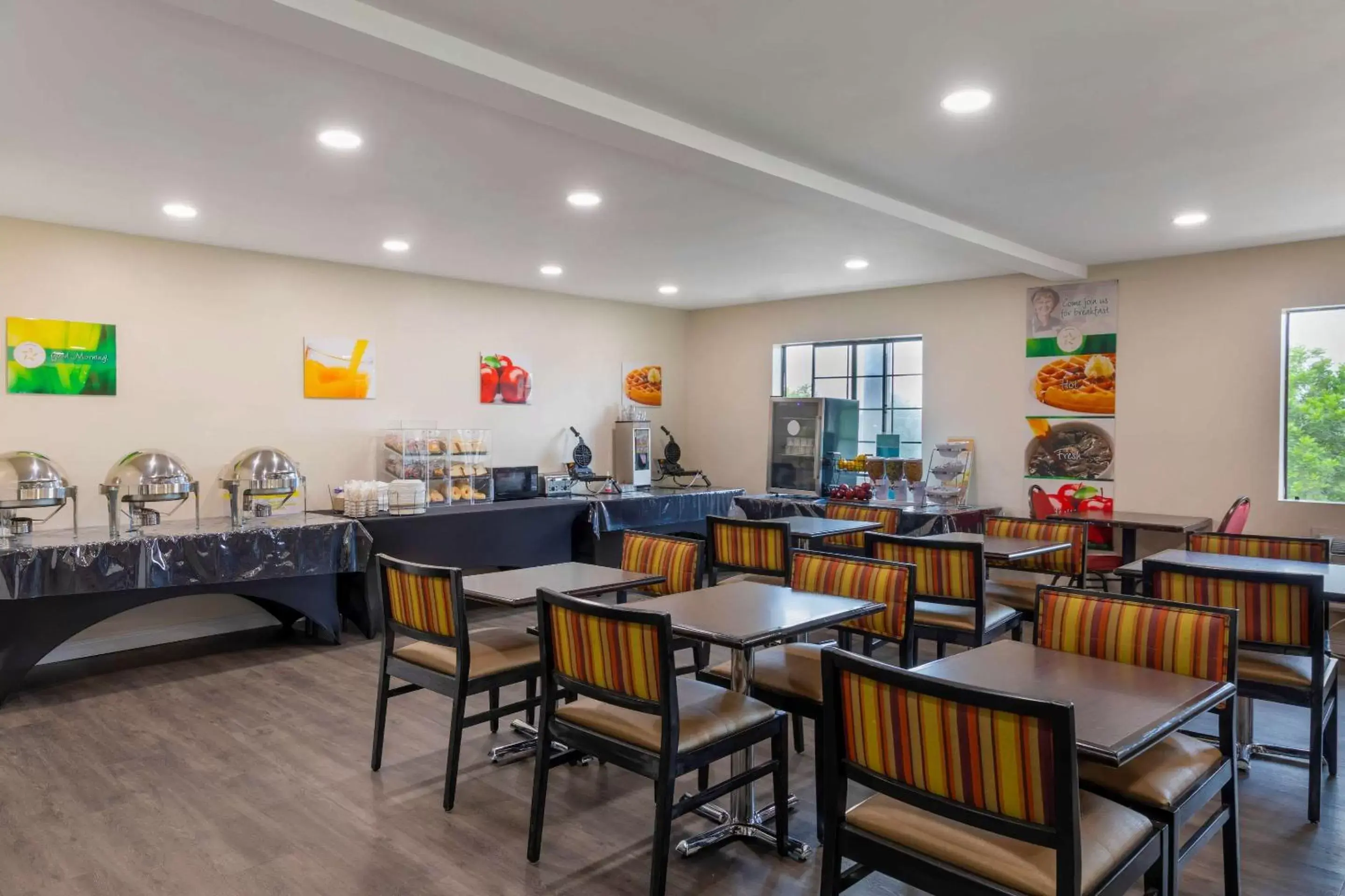 Breakfast, Restaurant/Places to Eat in Quality Inn & Suites Camarillo-Oxnard