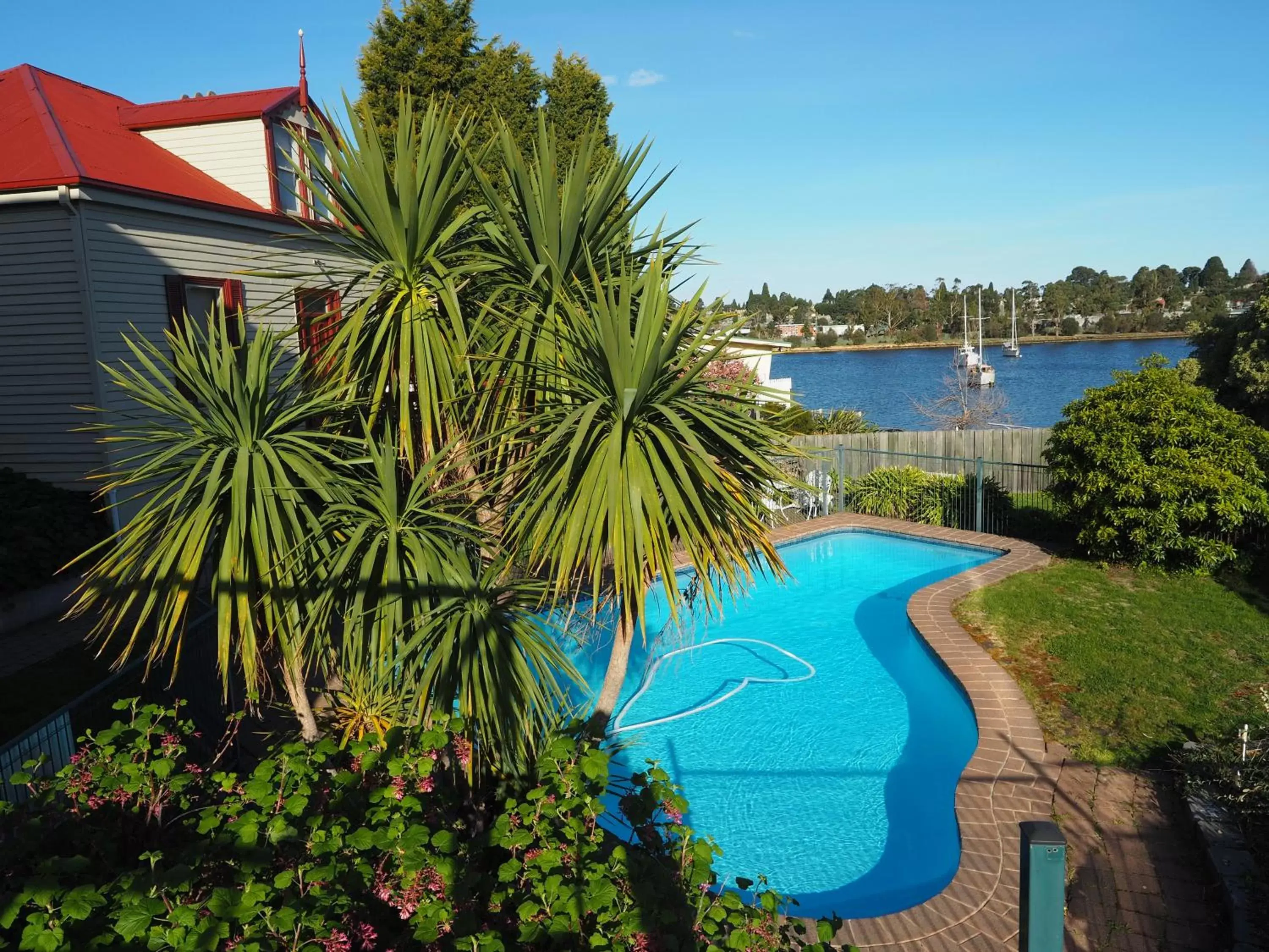 Swimming pool, Pool View in Waterfront Lodge Motel