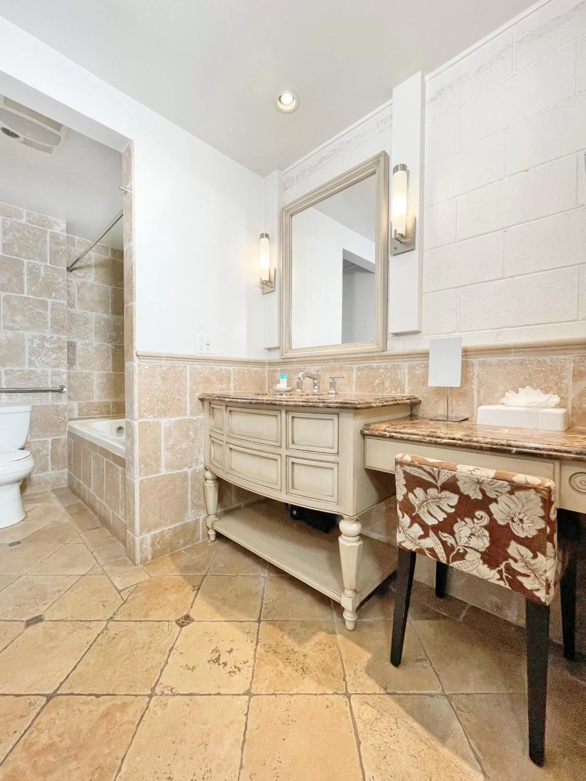 Bathroom in Catalina Courtyard Suites