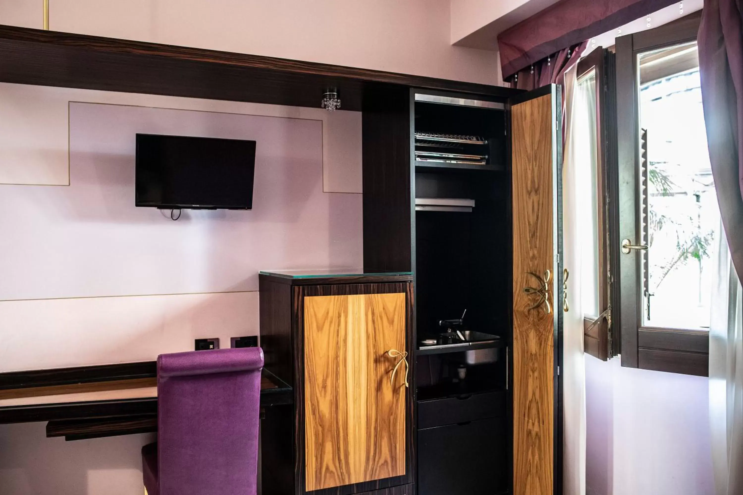 Garden view in Hotel Garibaldi Garden view in Hotel Garibaldi