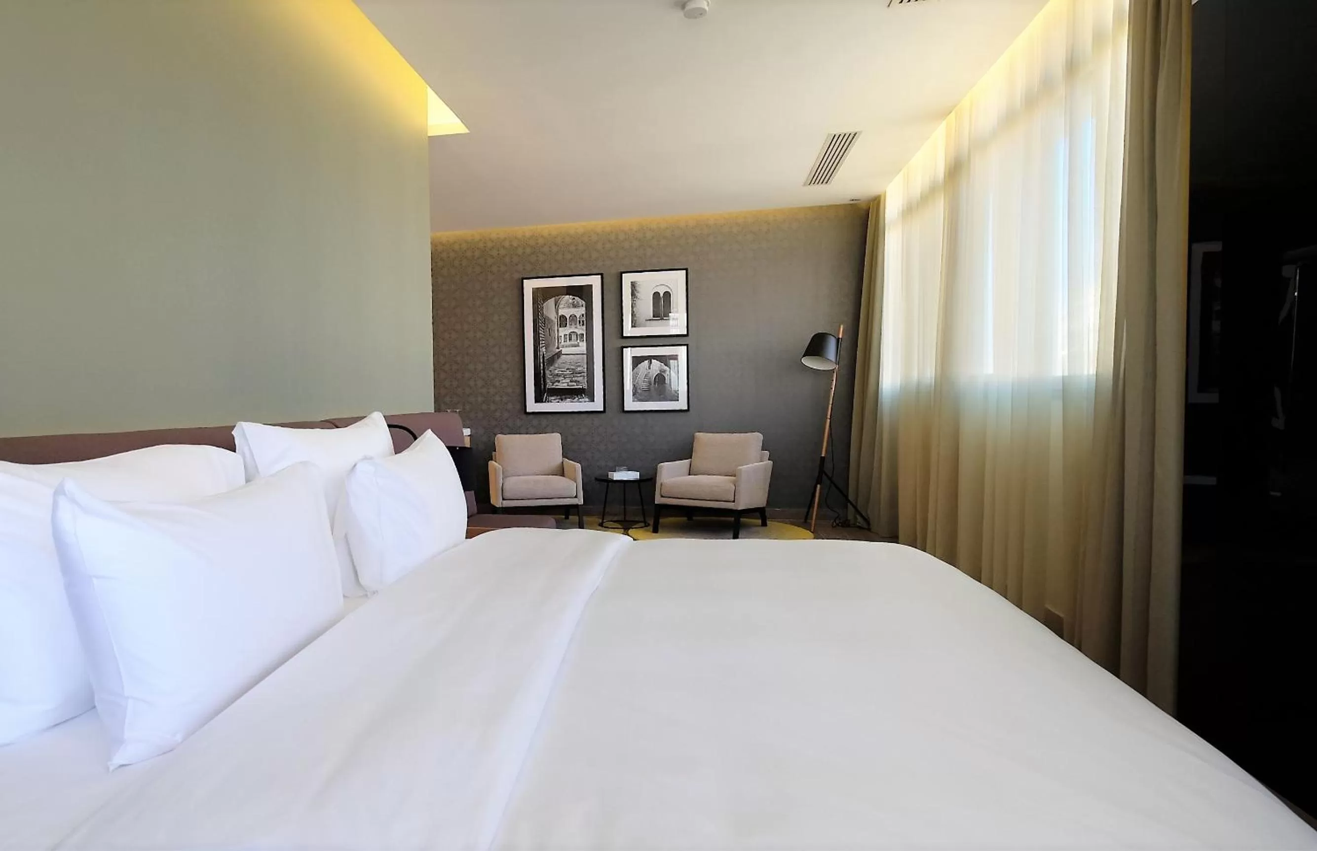 Bedroom, Bed in Radisson Blu Hotel, Beirut Verdun