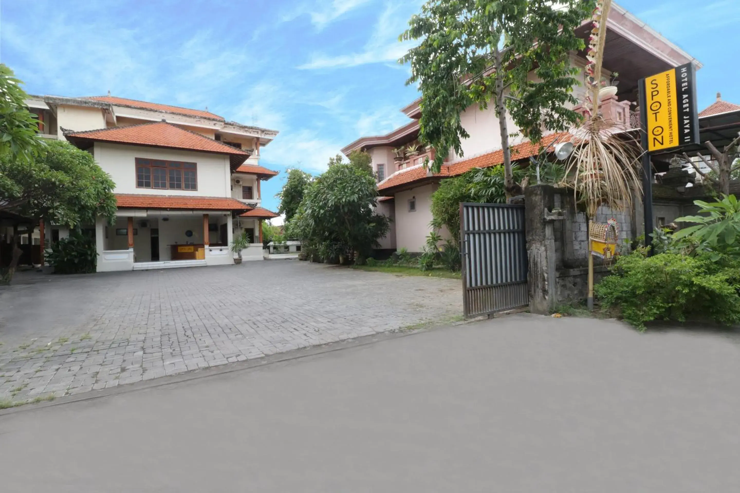 Facade/entrance, Property Building in SPOT ON 2426 Hotel Aget Jaya Ii