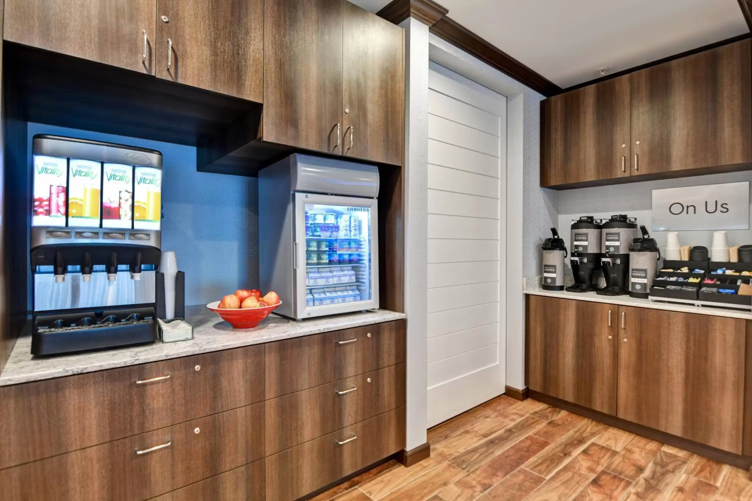 Breakfast, Kitchen/Kitchenette in TownePlace Suites by Marriott Bridgewater Branchburg