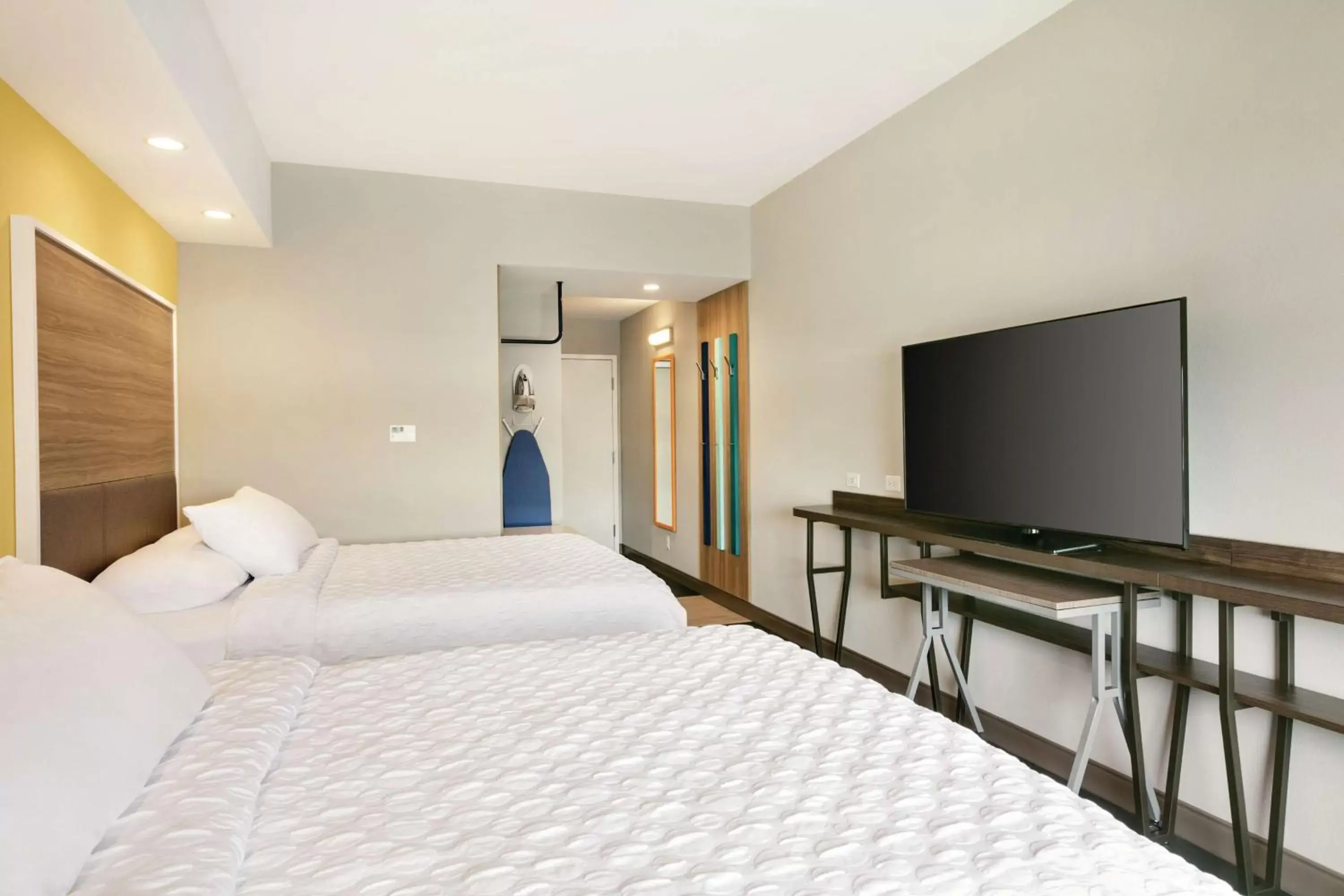 Bedroom, Bed in Tru By Hilton Williamsville Buffalo Airport