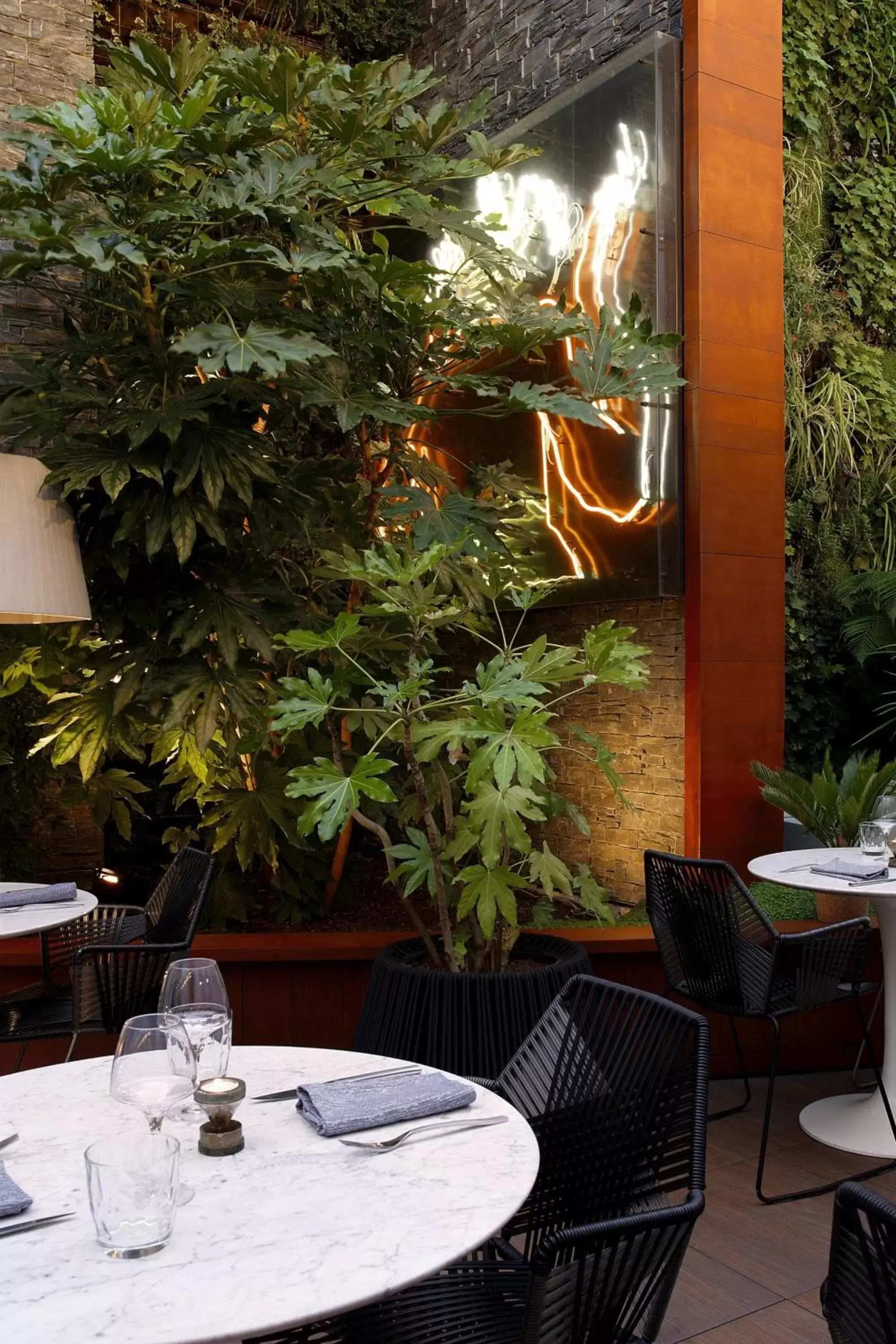Restaurant/Places to Eat in Renaissance Paris Republique Hotel & Spa
