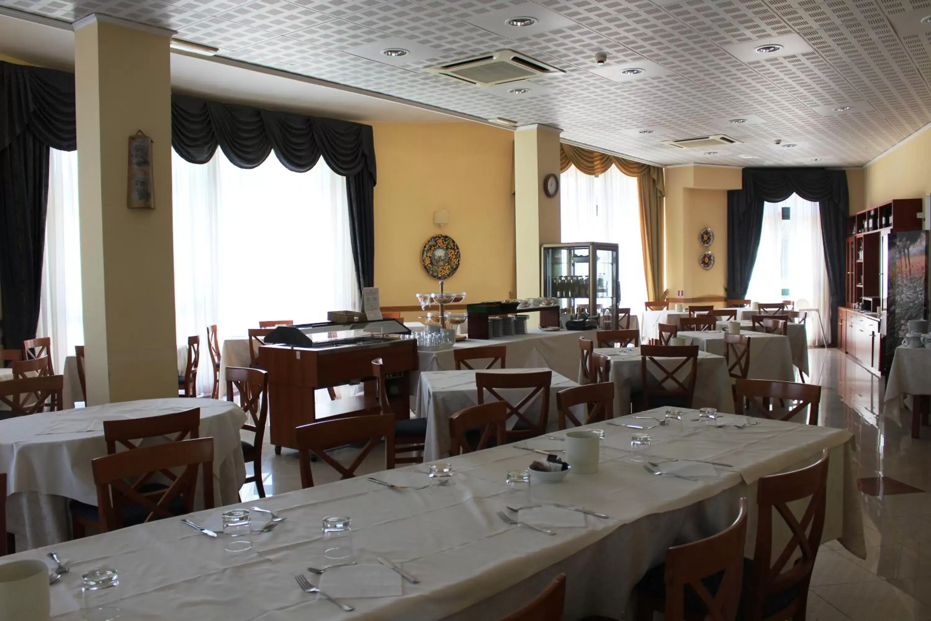 Business facilities, Restaurant/Places to Eat in Hotel Semifonte