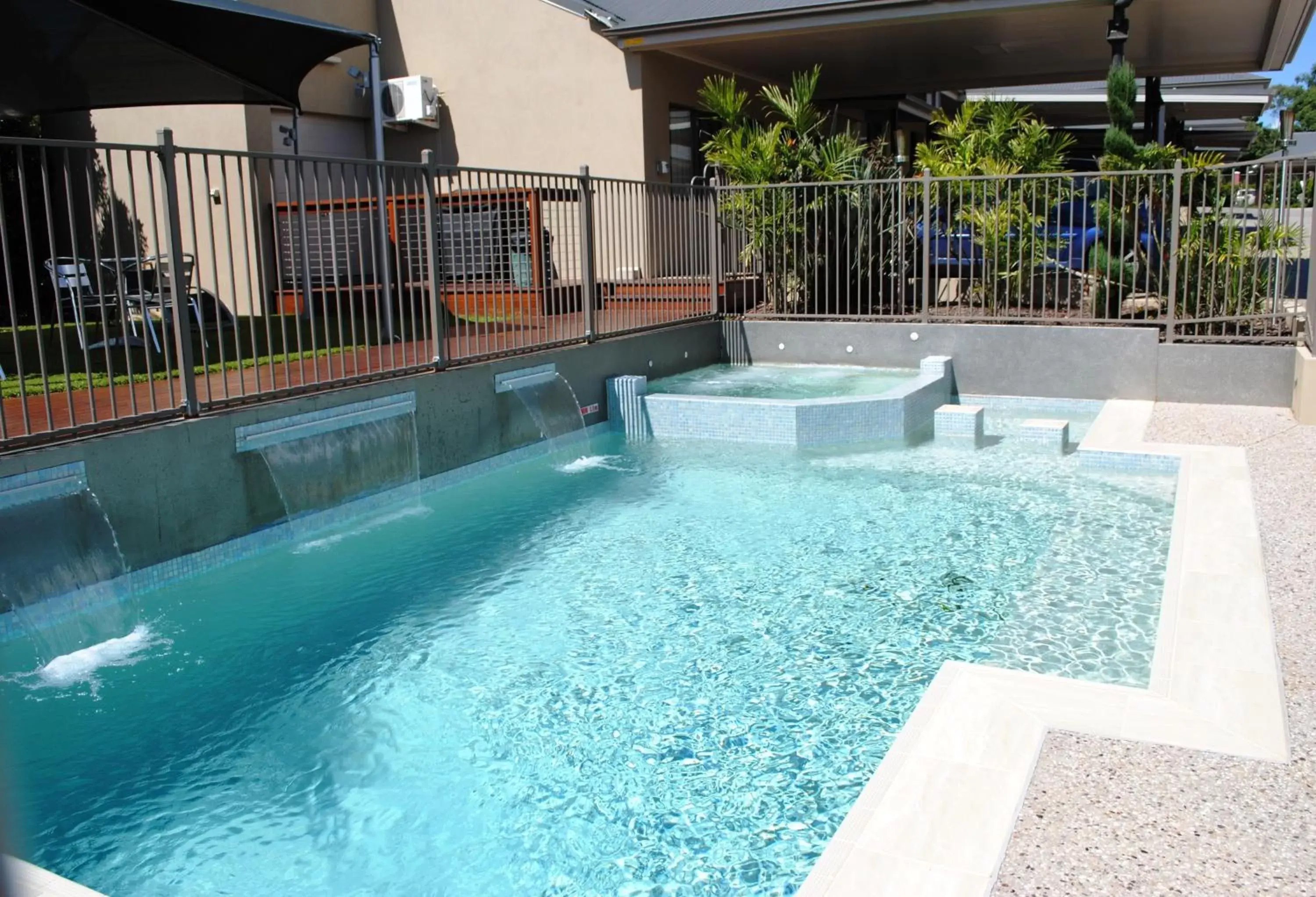 Day, Swimming Pool in Highfields Motel Toowoomba