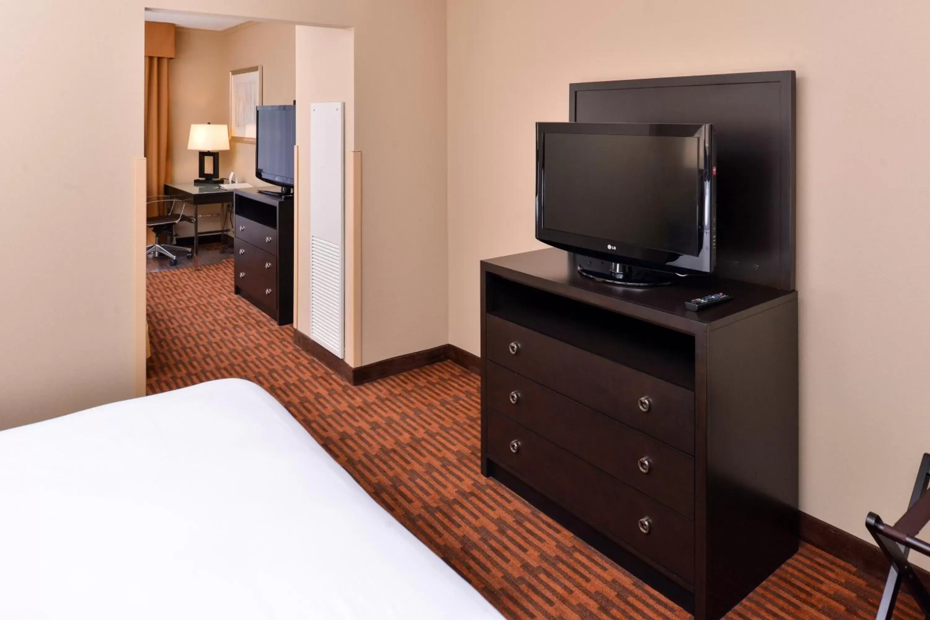 Photo of the whole room, TV/Entertainment Center in Holiday Inn Express Breezewood, an IHG Hotel