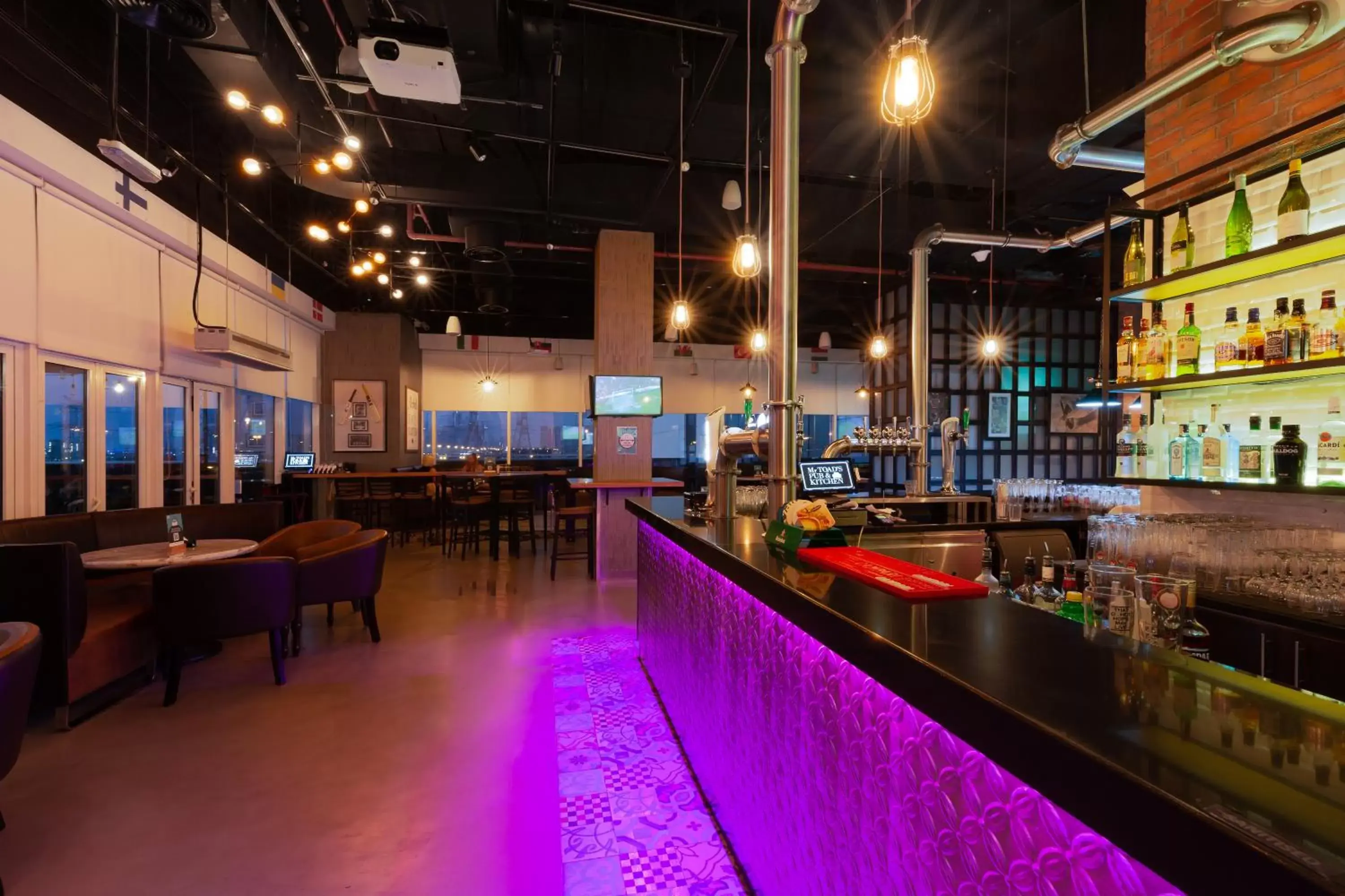 Lounge or bar in Premier Inn Dubai Ibn Battuta Mall