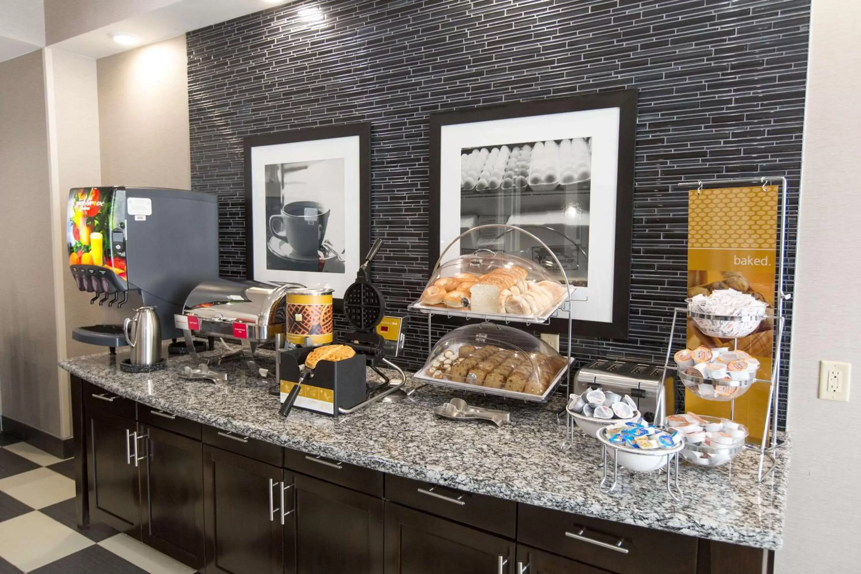 Dining area, Food in Hampton Inn & Suites Oklahoma City Airport