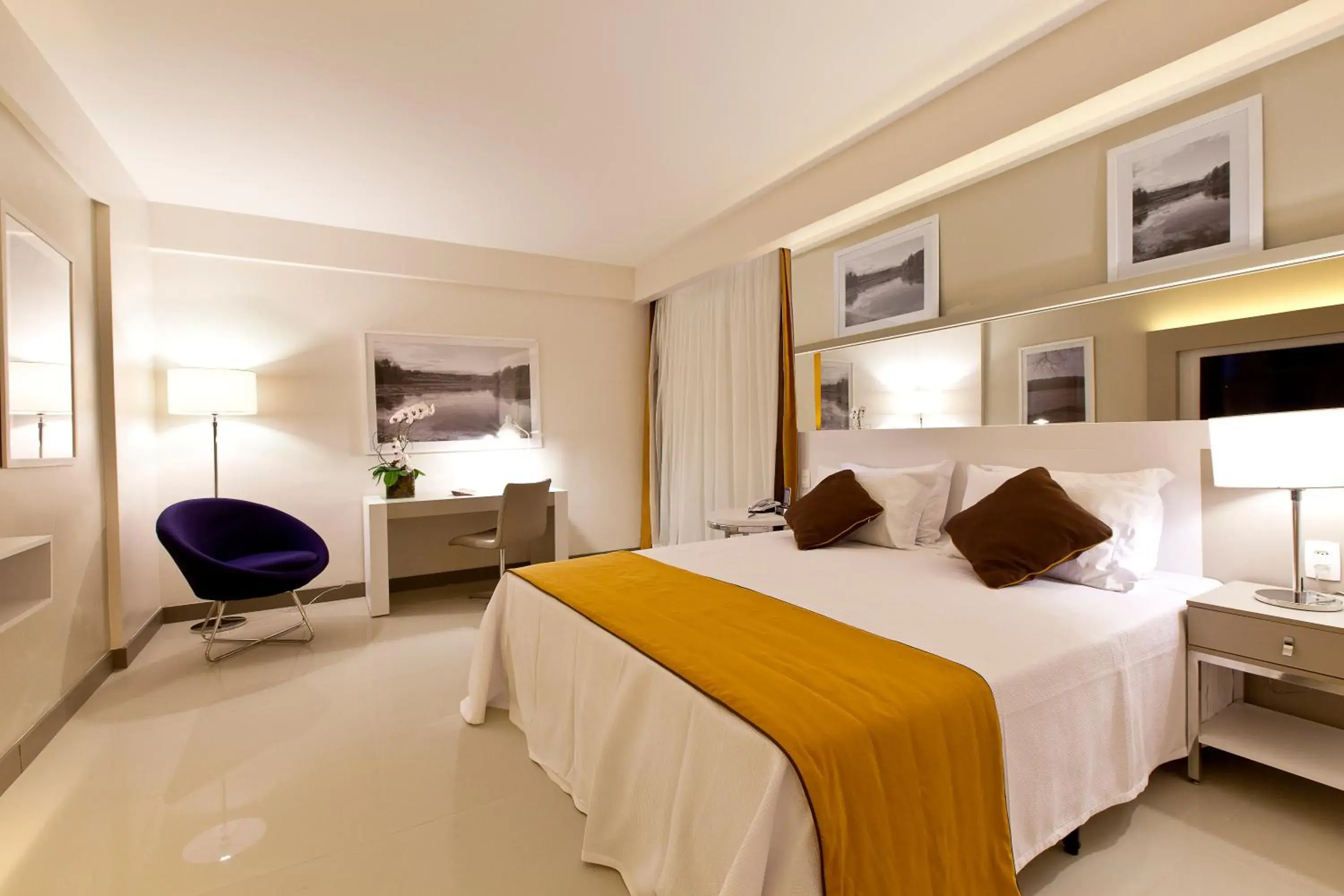 Bedroom, Bed in eSuites Spa Lagoa Santa