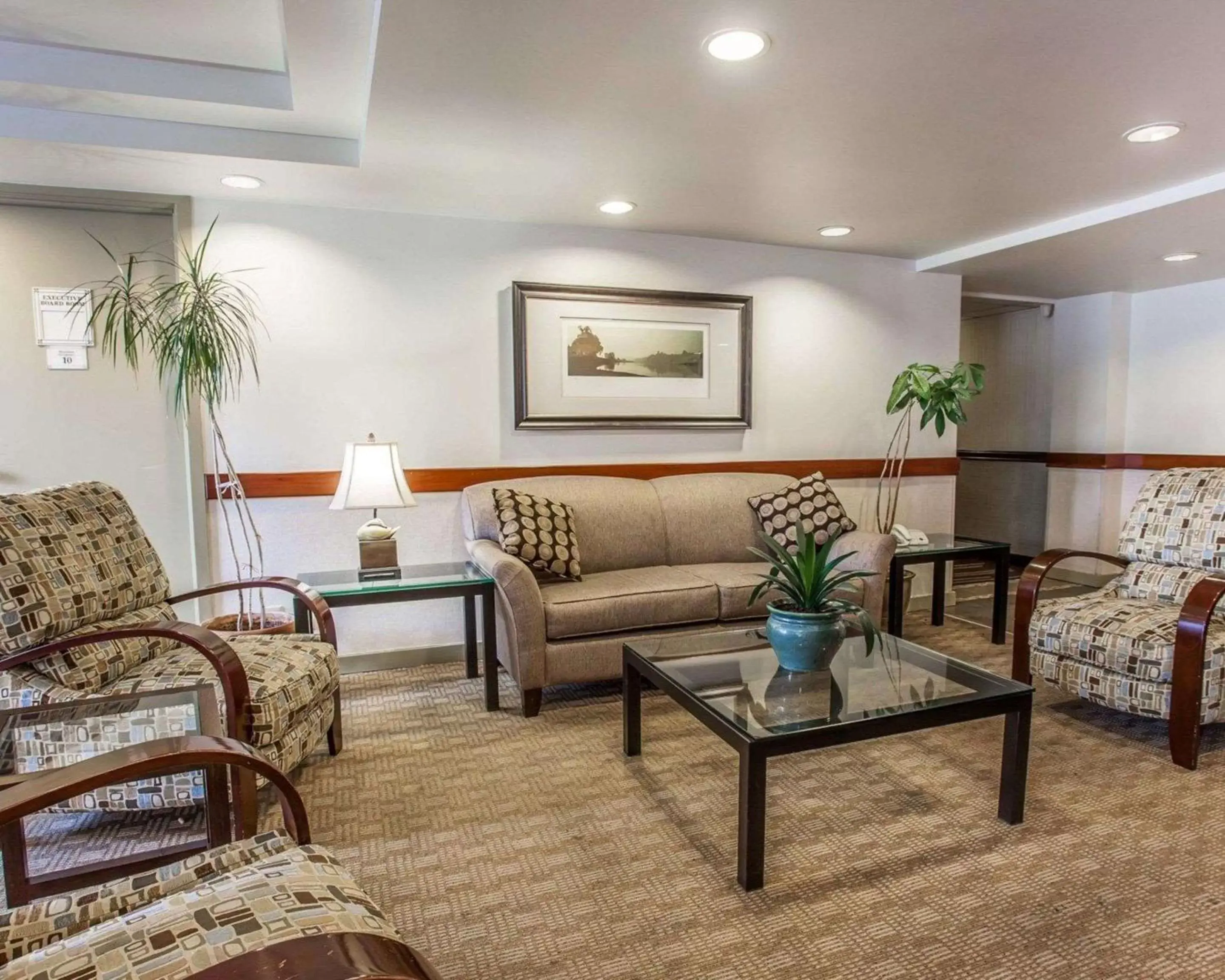 Lobby or reception, Seating Area in Quality Inn & Suites Everett